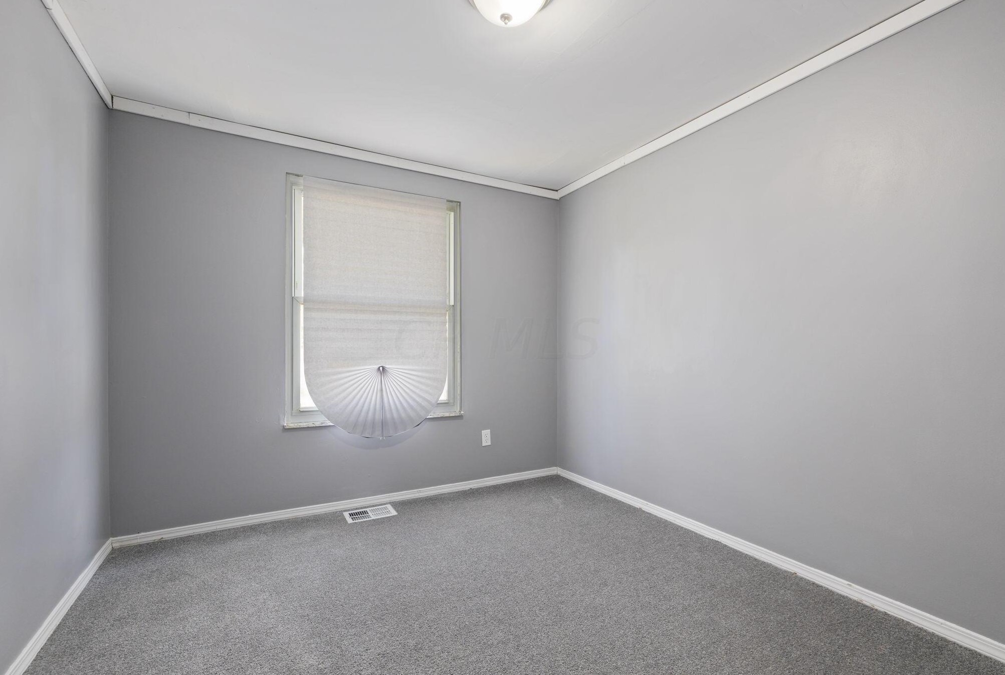 1670 Holw Run Dr, Columbus OH 43223-3413 exterior