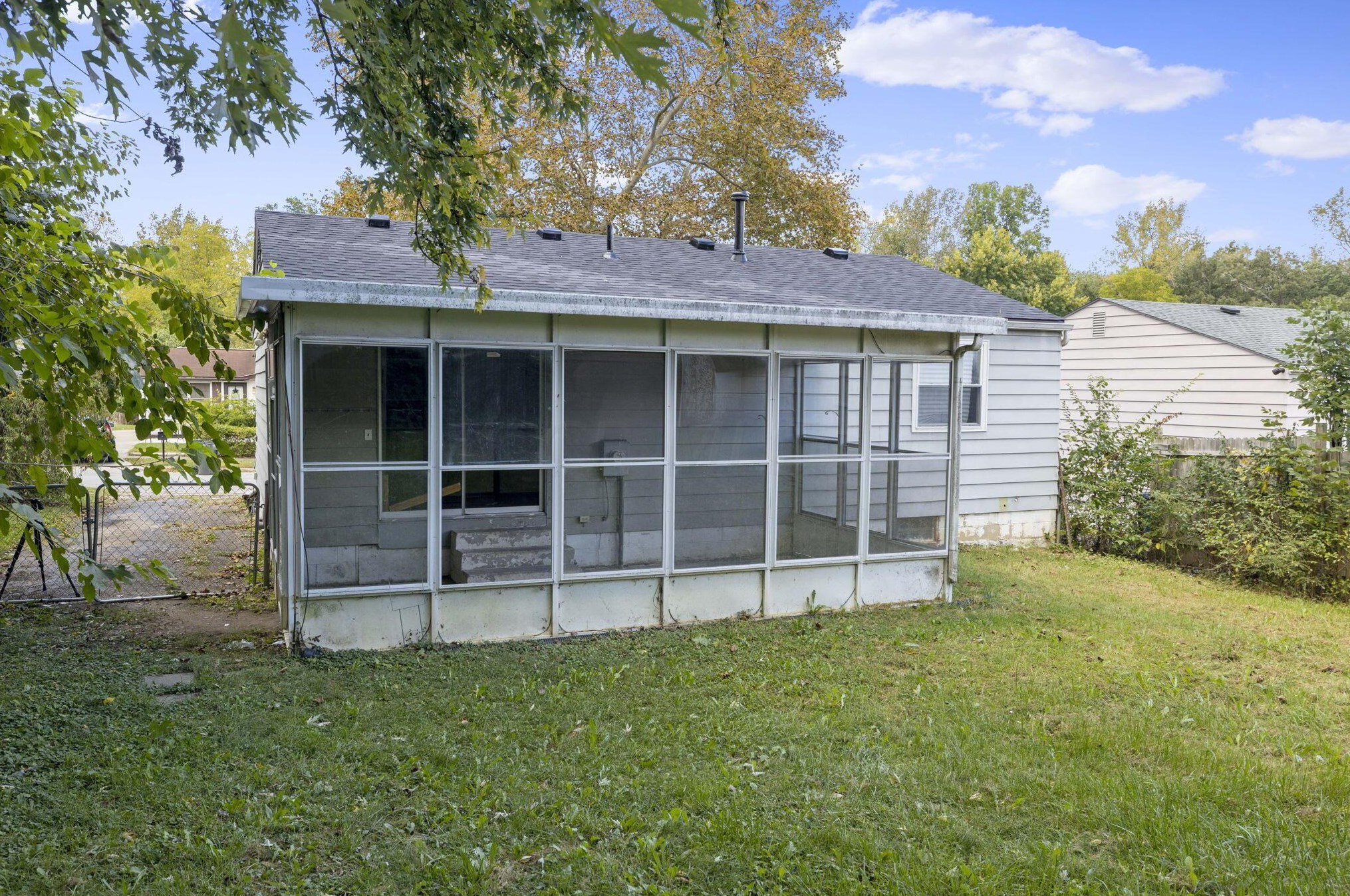 1670 Holw Run Dr, Columbus OH 43223-3413 exterior