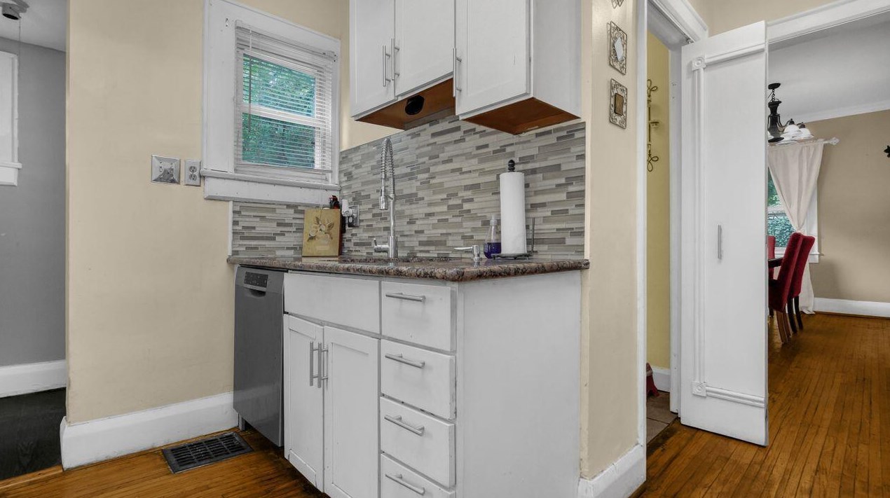 295 Nelson Rd, Columbus OH 43205-3301 exterior