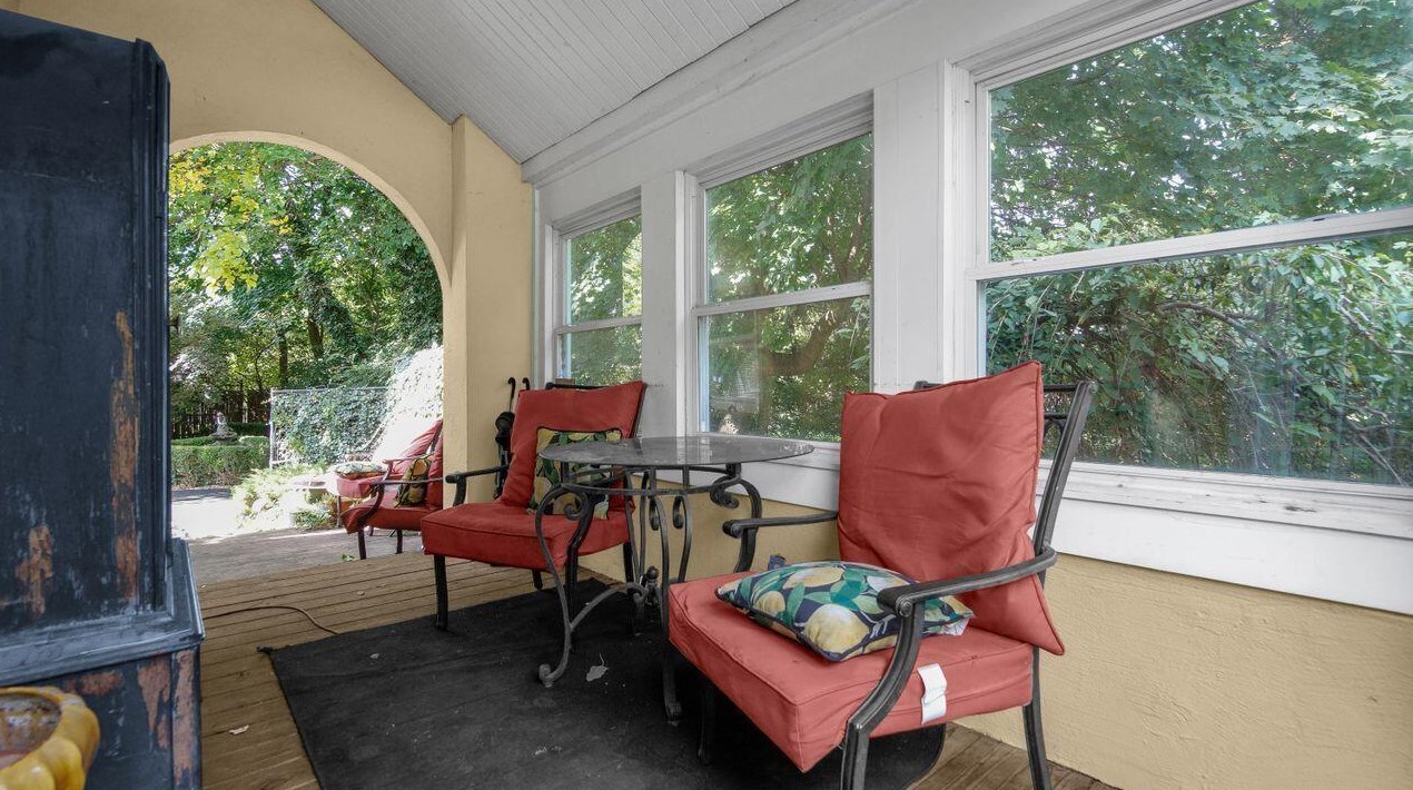 295 Nelson Rd, Columbus OH 43205-3301 exterior