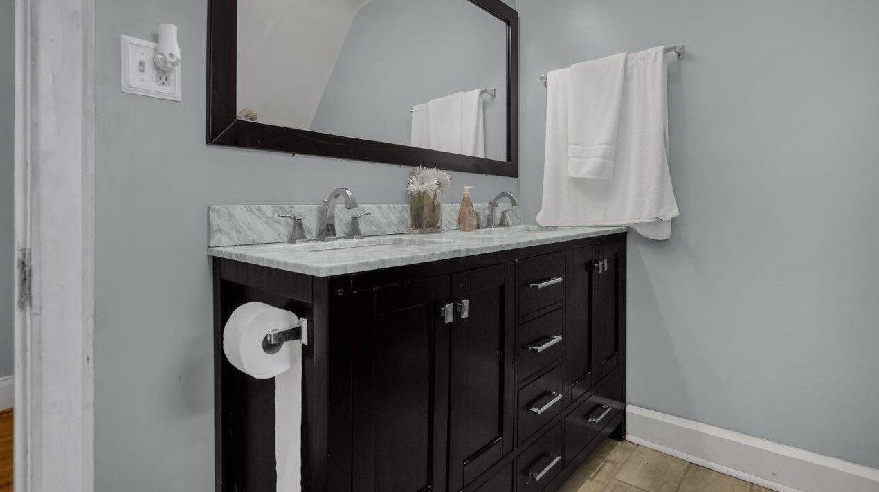 295 Nelson Rd, Columbus OH 43205-3301 exterior