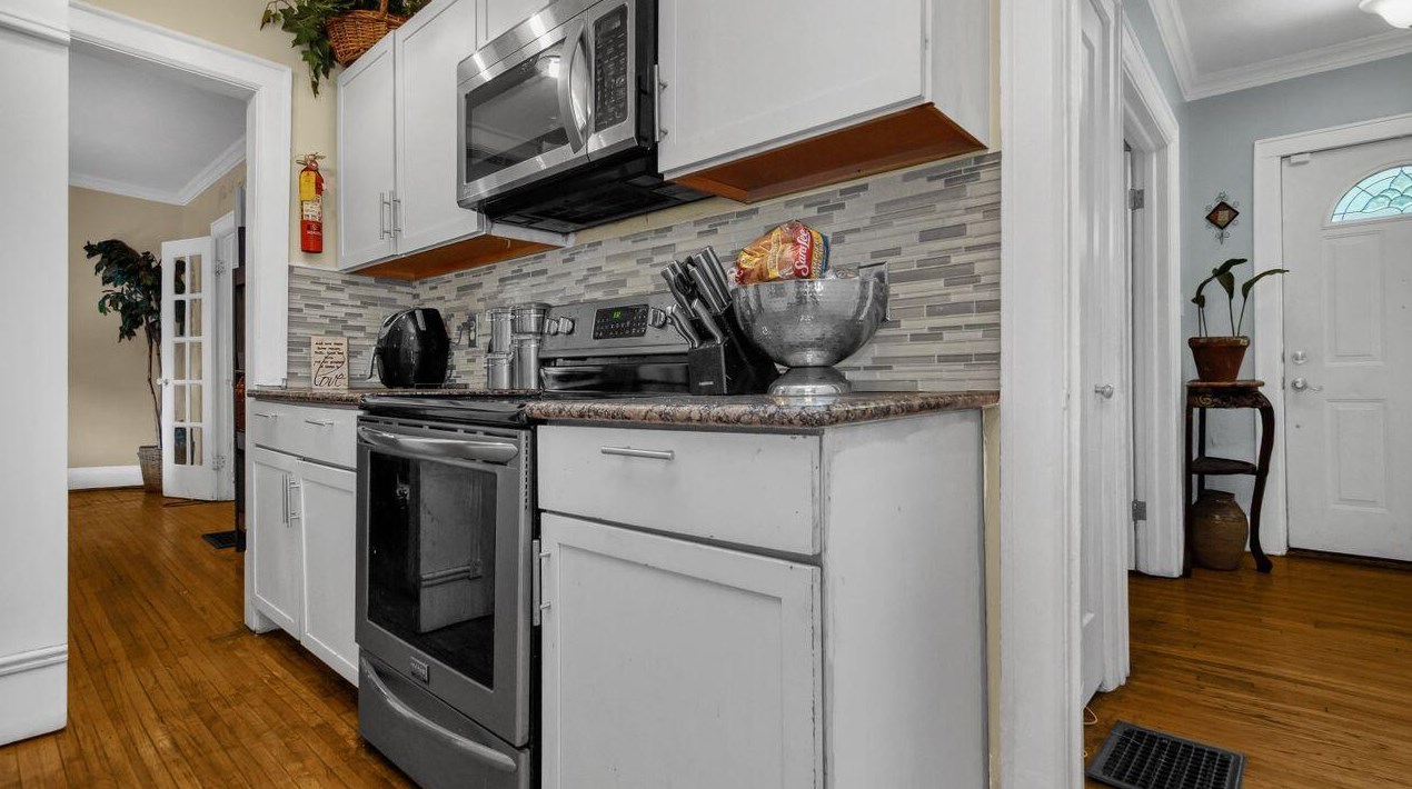 295 Nelson Rd, Columbus OH 43205-3301 exterior