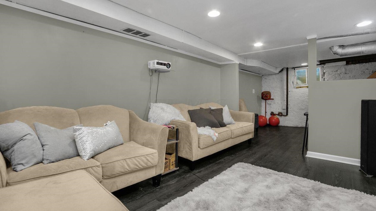 295 Nelson Rd, Columbus OH 43205-3301 exterior