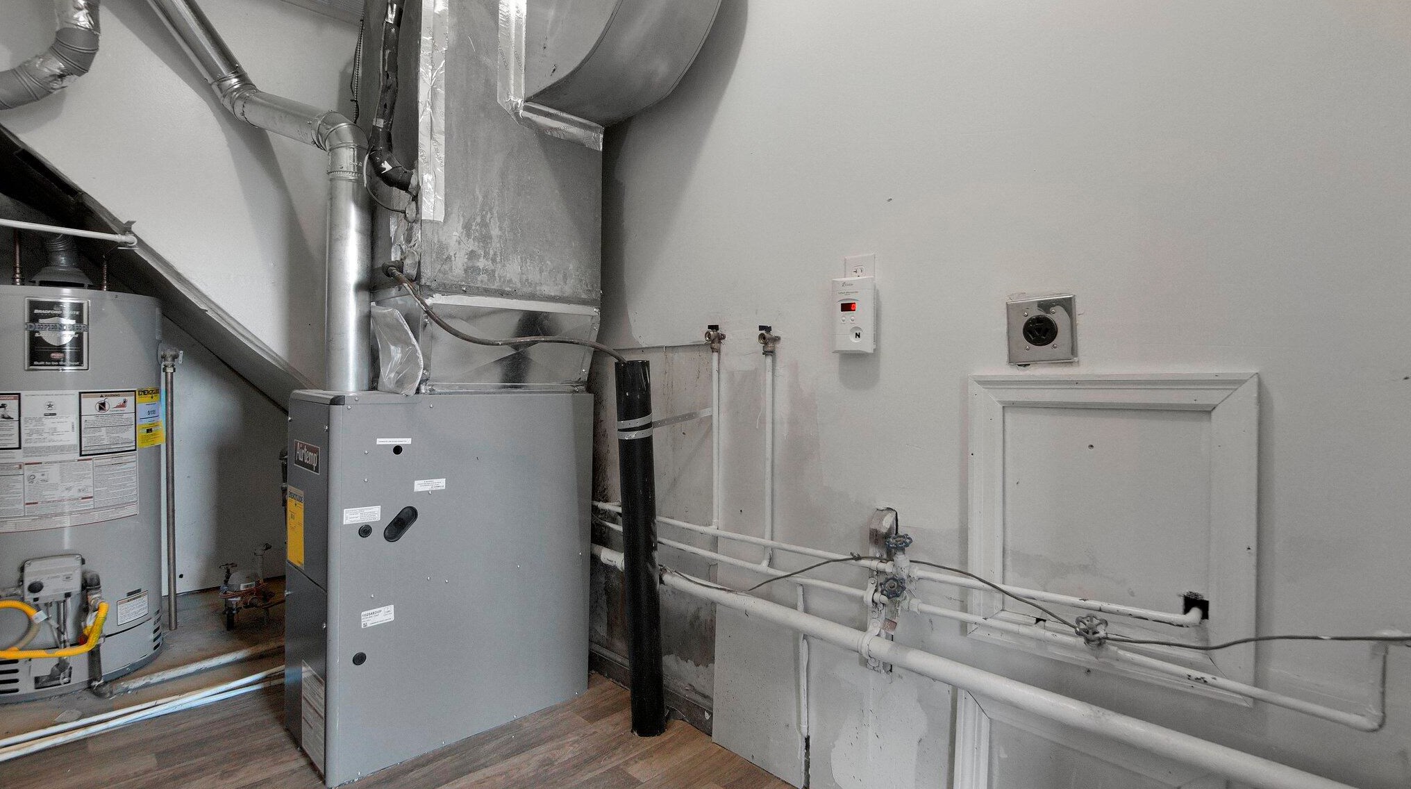 2852 Northglen Dr, Columbus OH 43224-4674 exterior