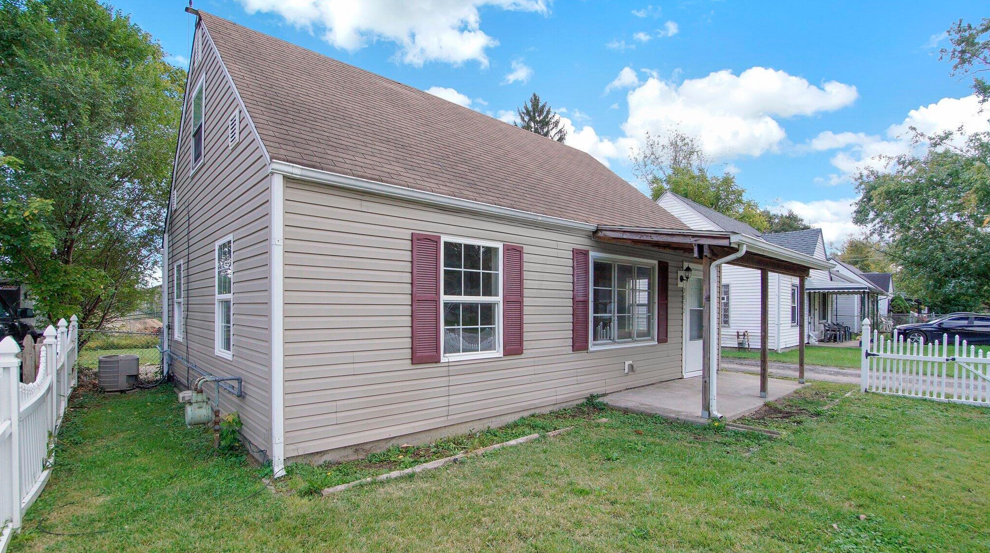 2852 Northglen Dr, Columbus OH 43224-4674 exterior