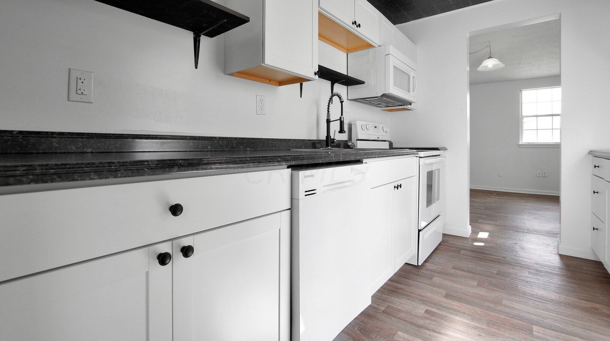 2852 Northglen Dr, Columbus OH 43224-4674 exterior