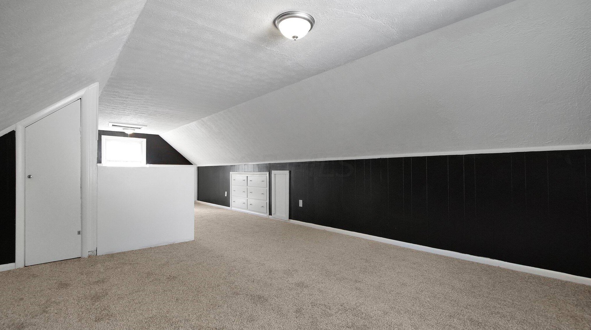 2852 Northglen Dr, Columbus OH 43224-4674 exterior