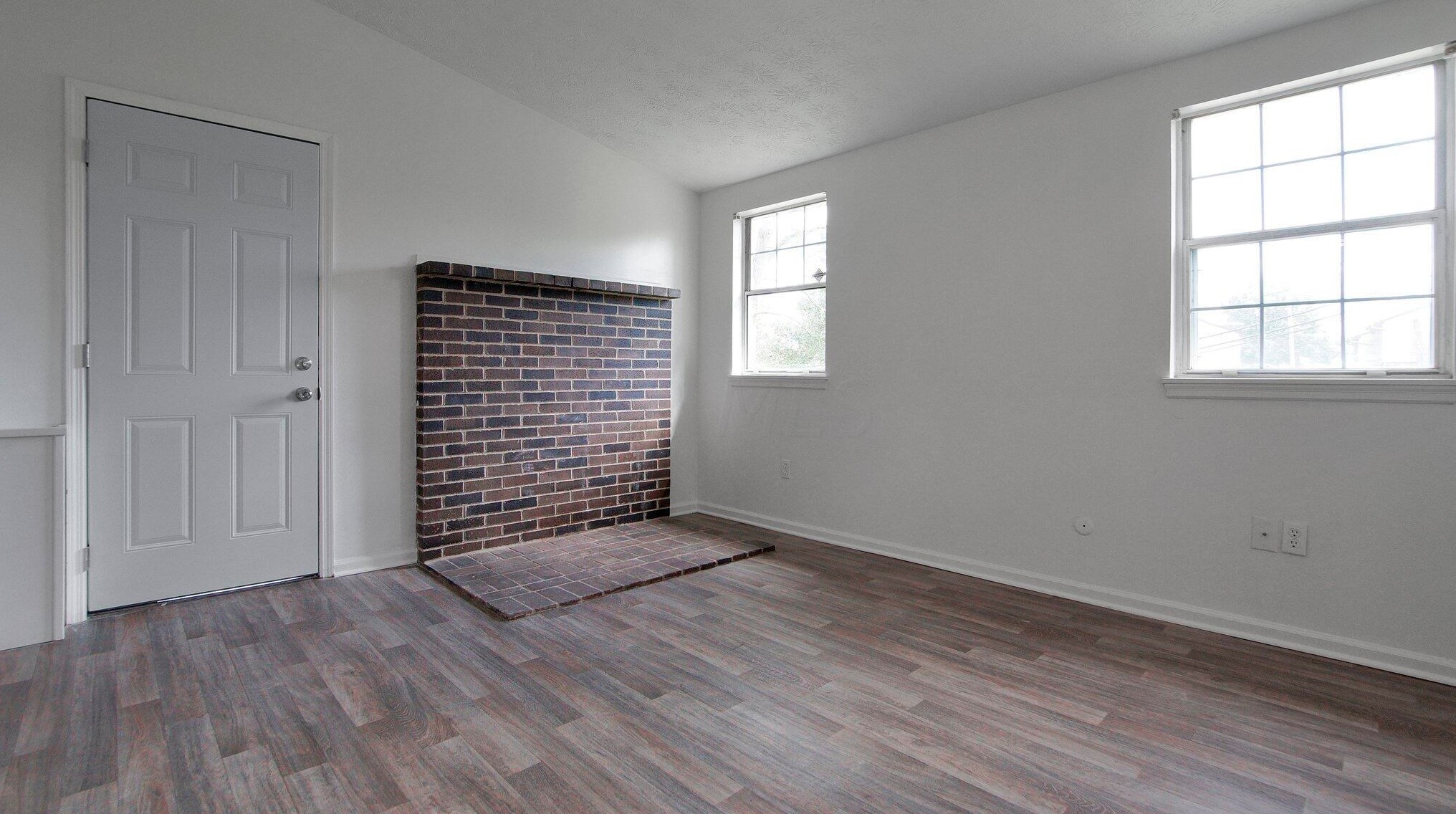 2852 Northglen Dr, Columbus OH 43224-4674 exterior