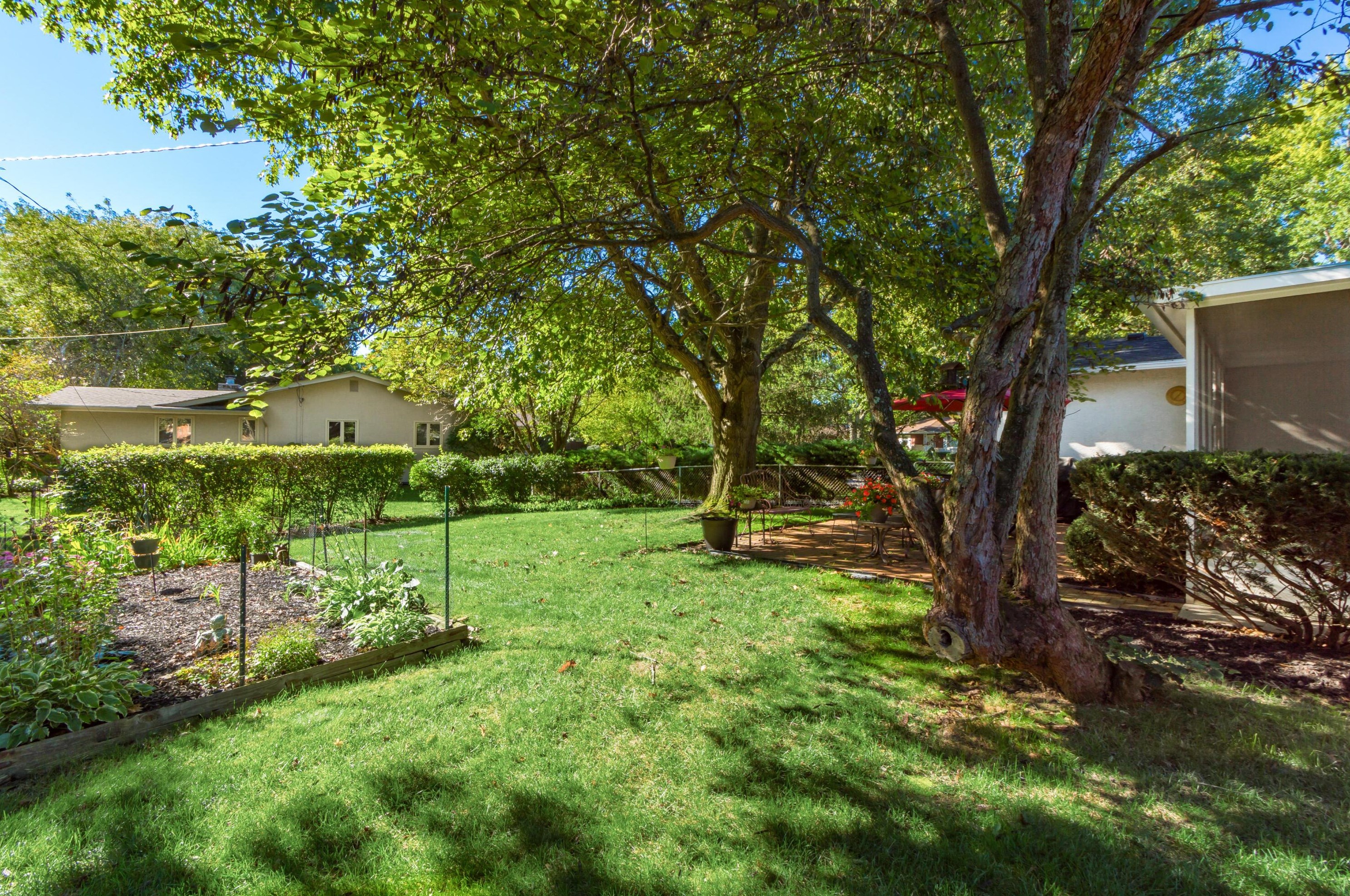 915 Greenridge Rd, Columbus OH 43235-3417 exterior