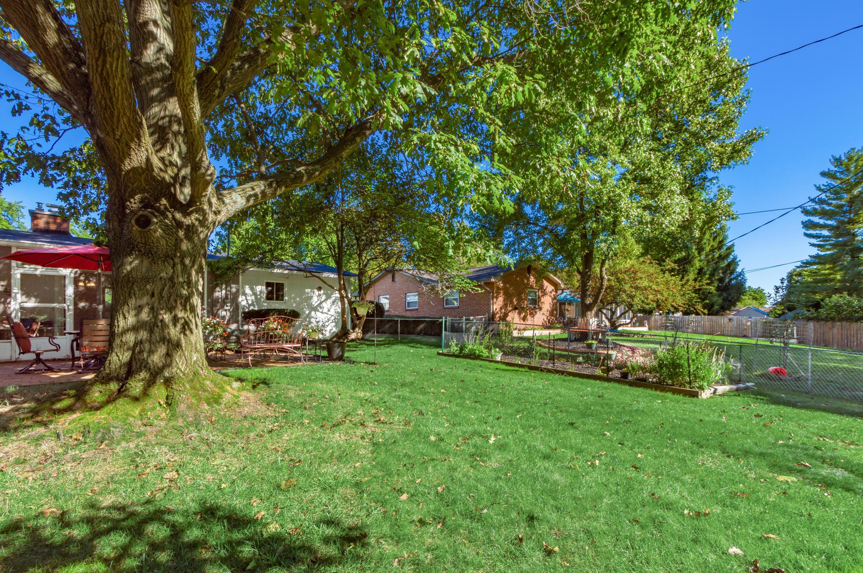 915 Greenridge Rd, Columbus OH 43235-3417 exterior