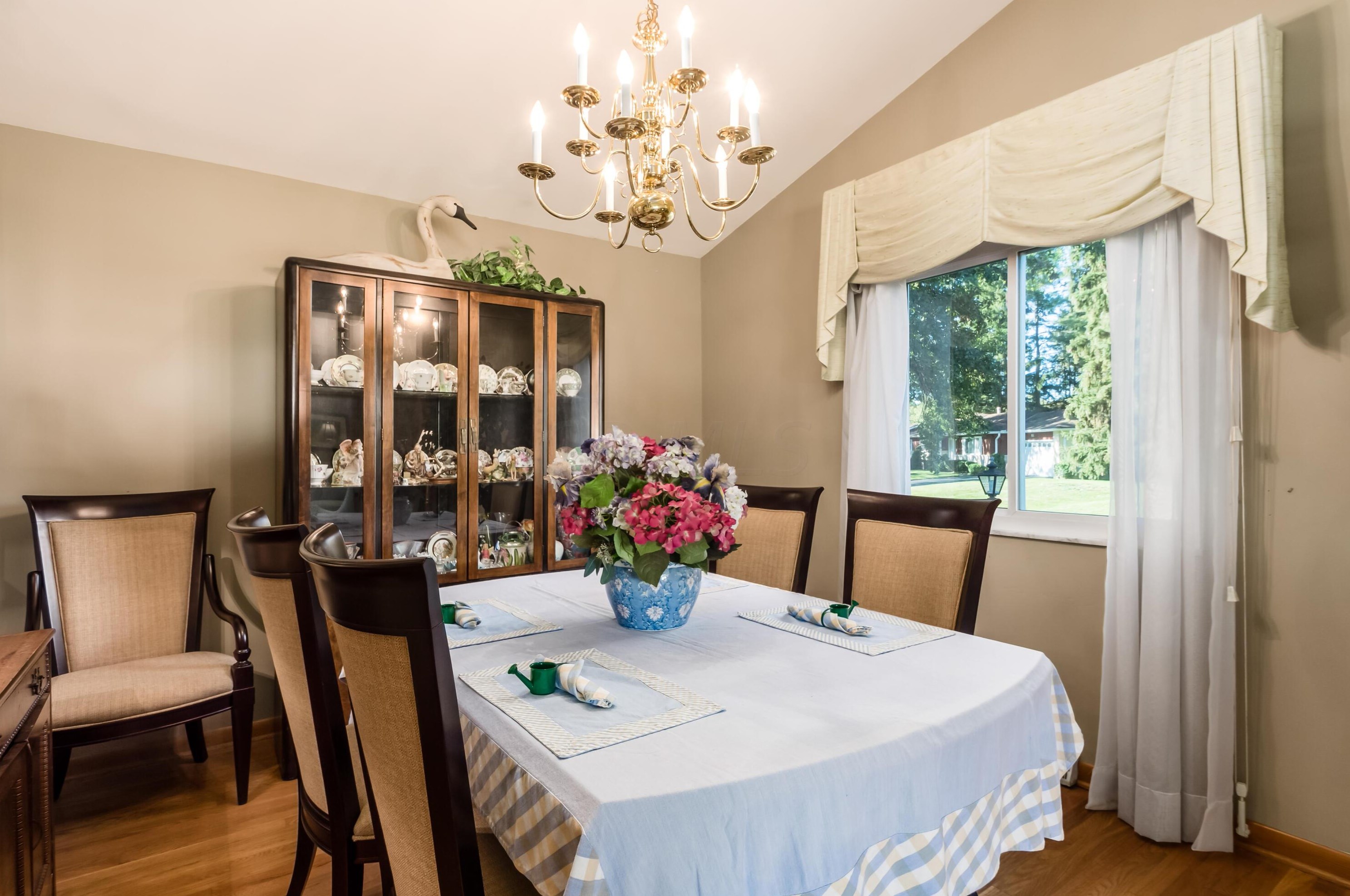 915 Greenridge Rd, Columbus OH 43235-3417 exterior