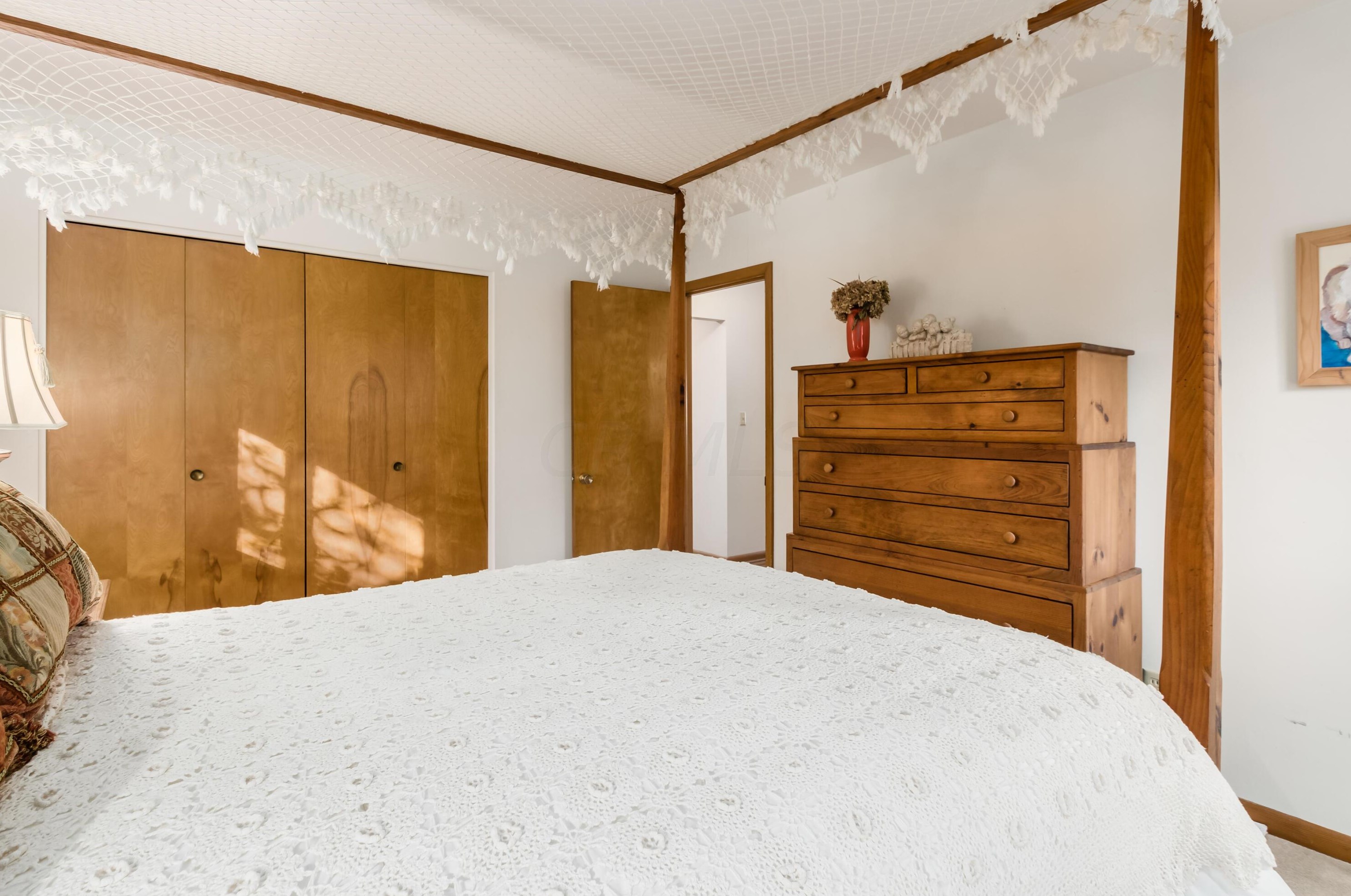 915 Greenridge Rd, Columbus OH 43235-3417 exterior