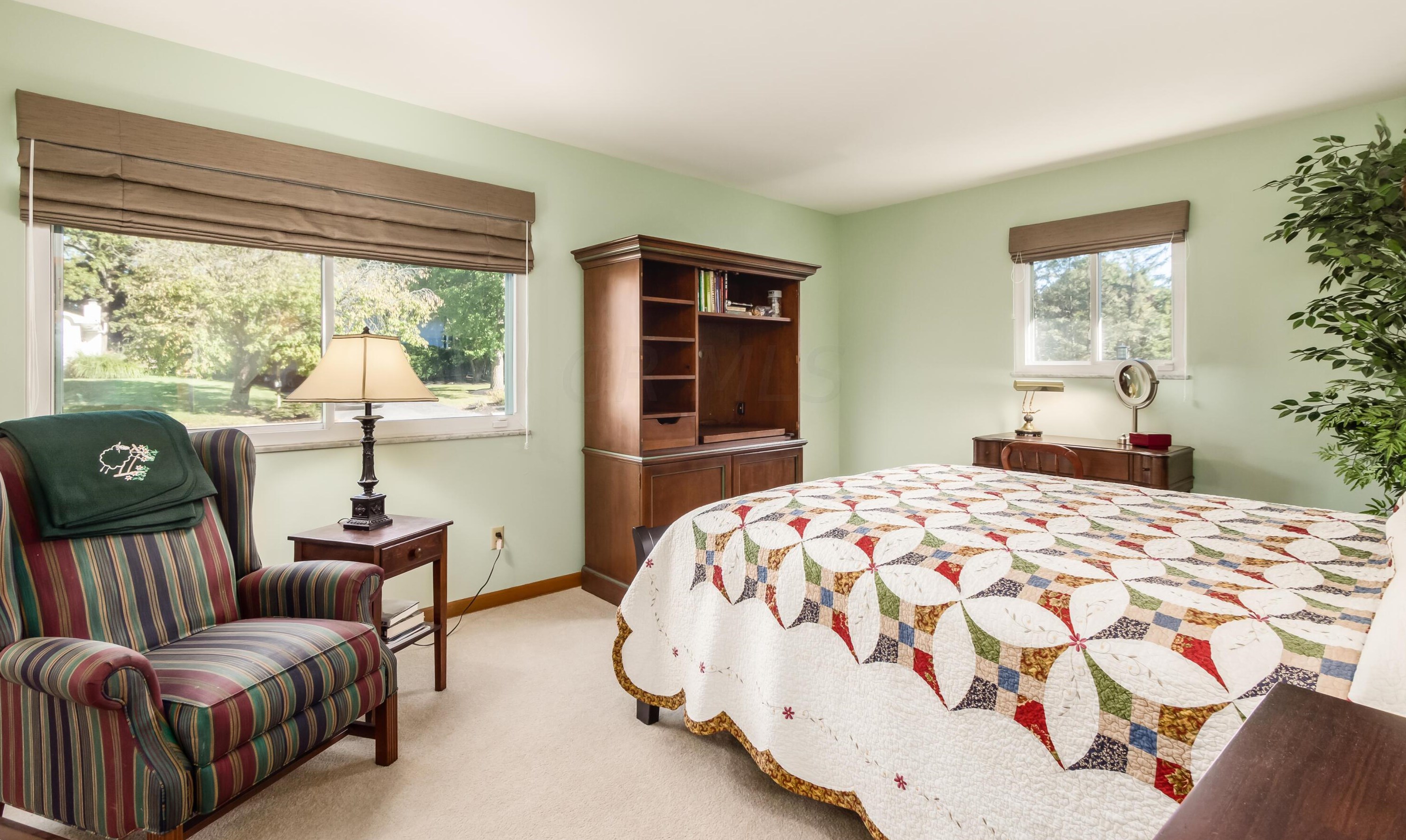 915 Greenridge Rd, Columbus OH 43235-3417 exterior