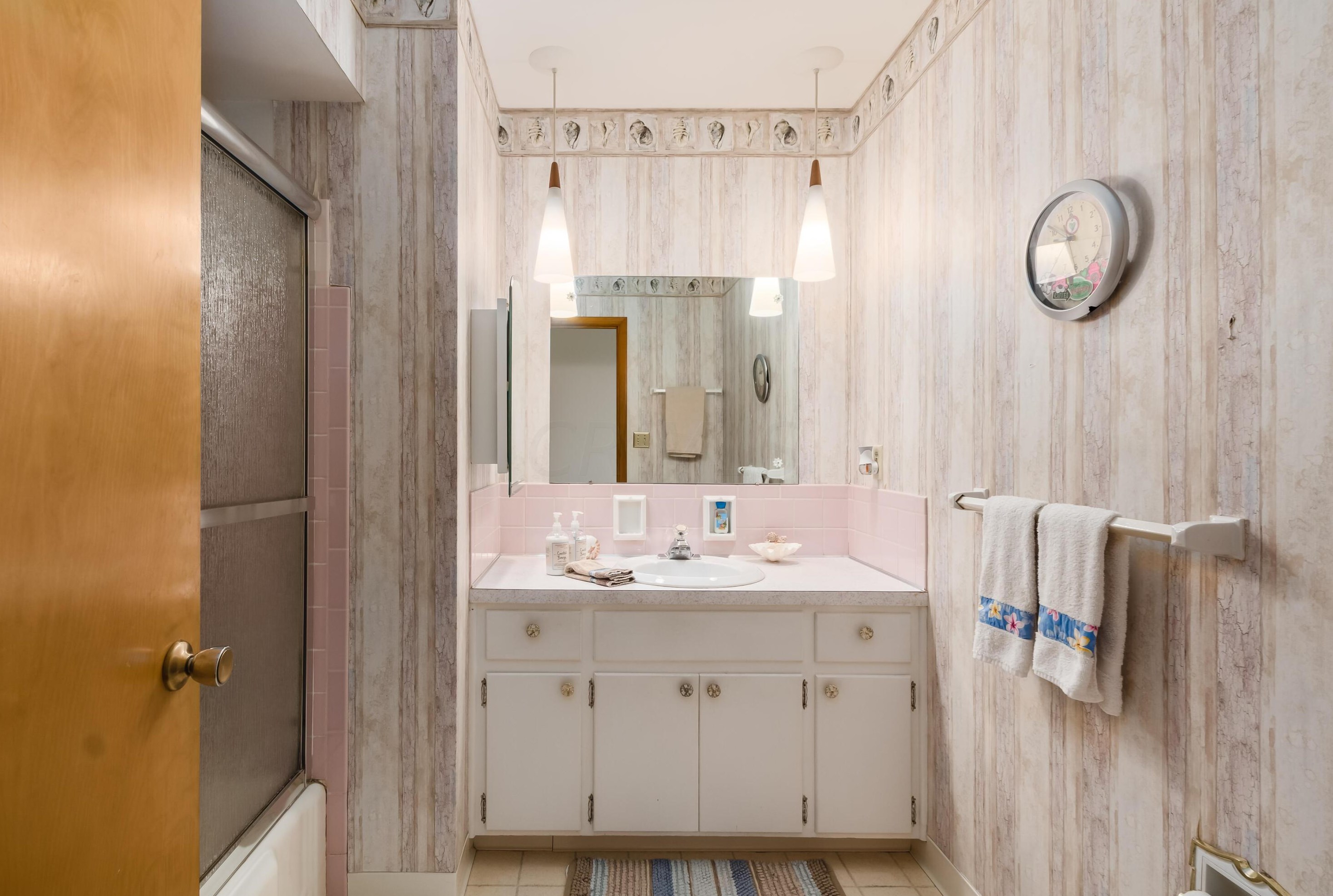 915 Greenridge Rd, Columbus OH 43235-3417 exterior