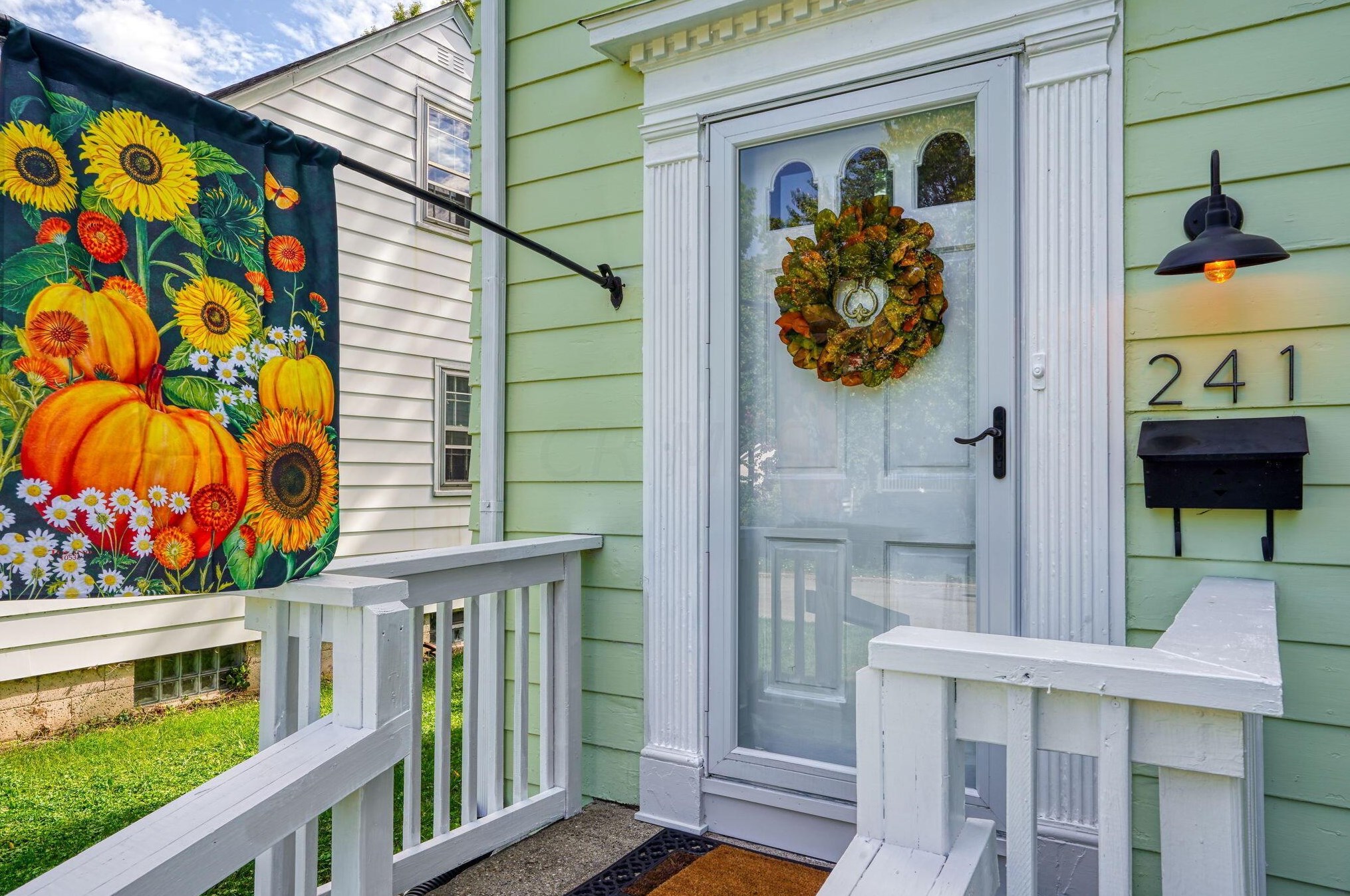 241 Gdn Rd, Columbus OH 43224-1010 exterior