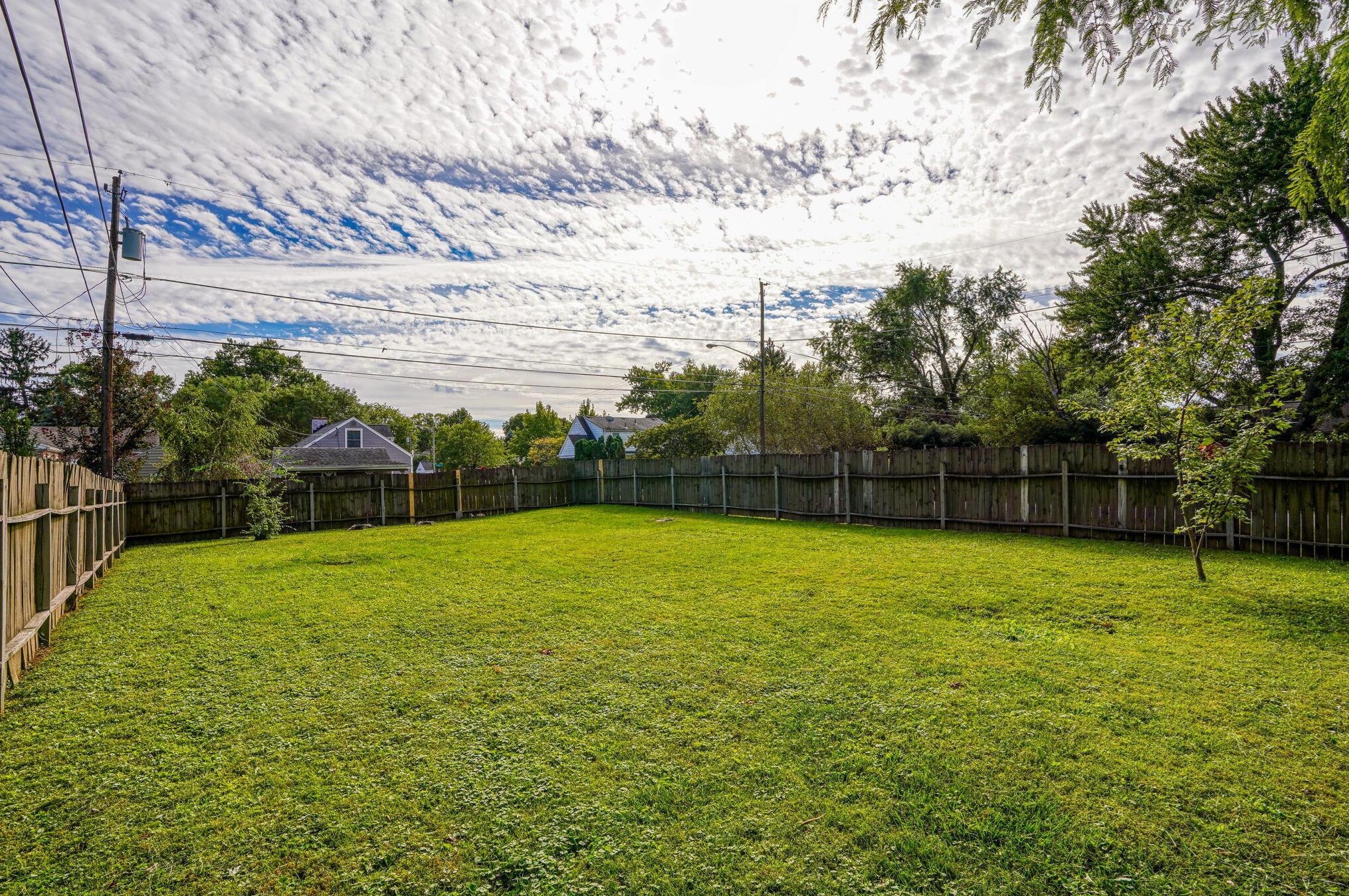 241 Gdn Rd, Columbus OH 43224-1010 exterior