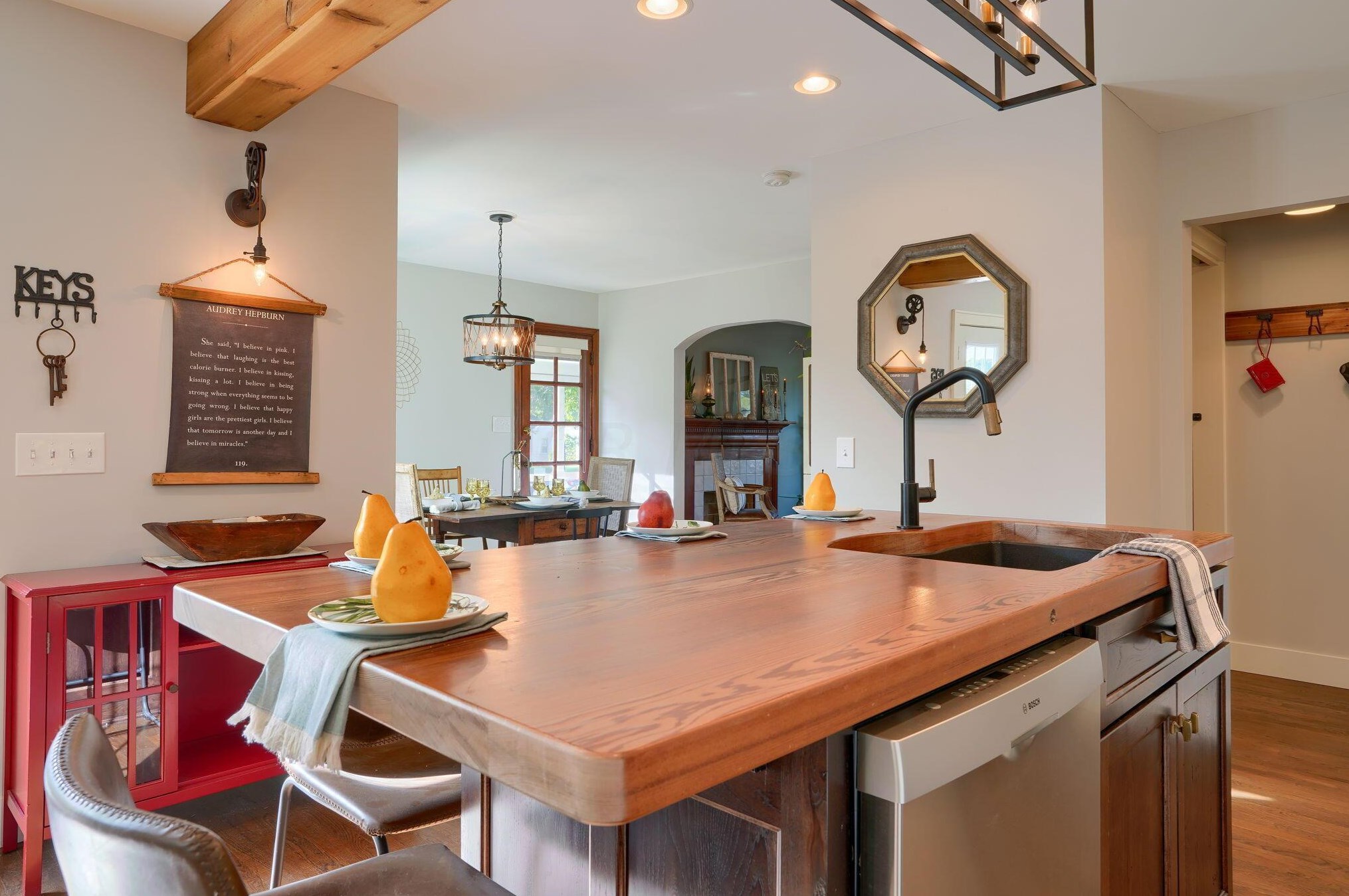 241 Gdn Rd, Columbus OH 43224-1010 exterior