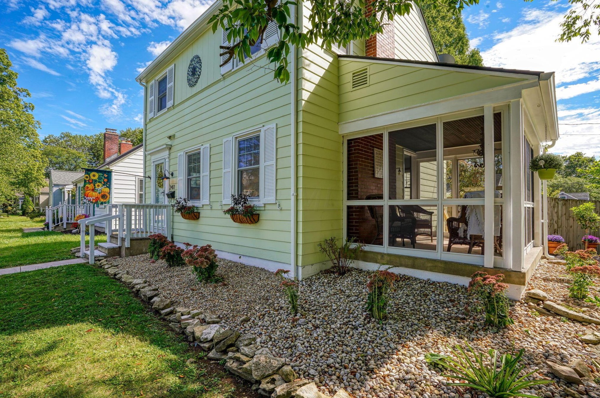 241 Gdn Rd, Columbus OH 43224-1010 exterior