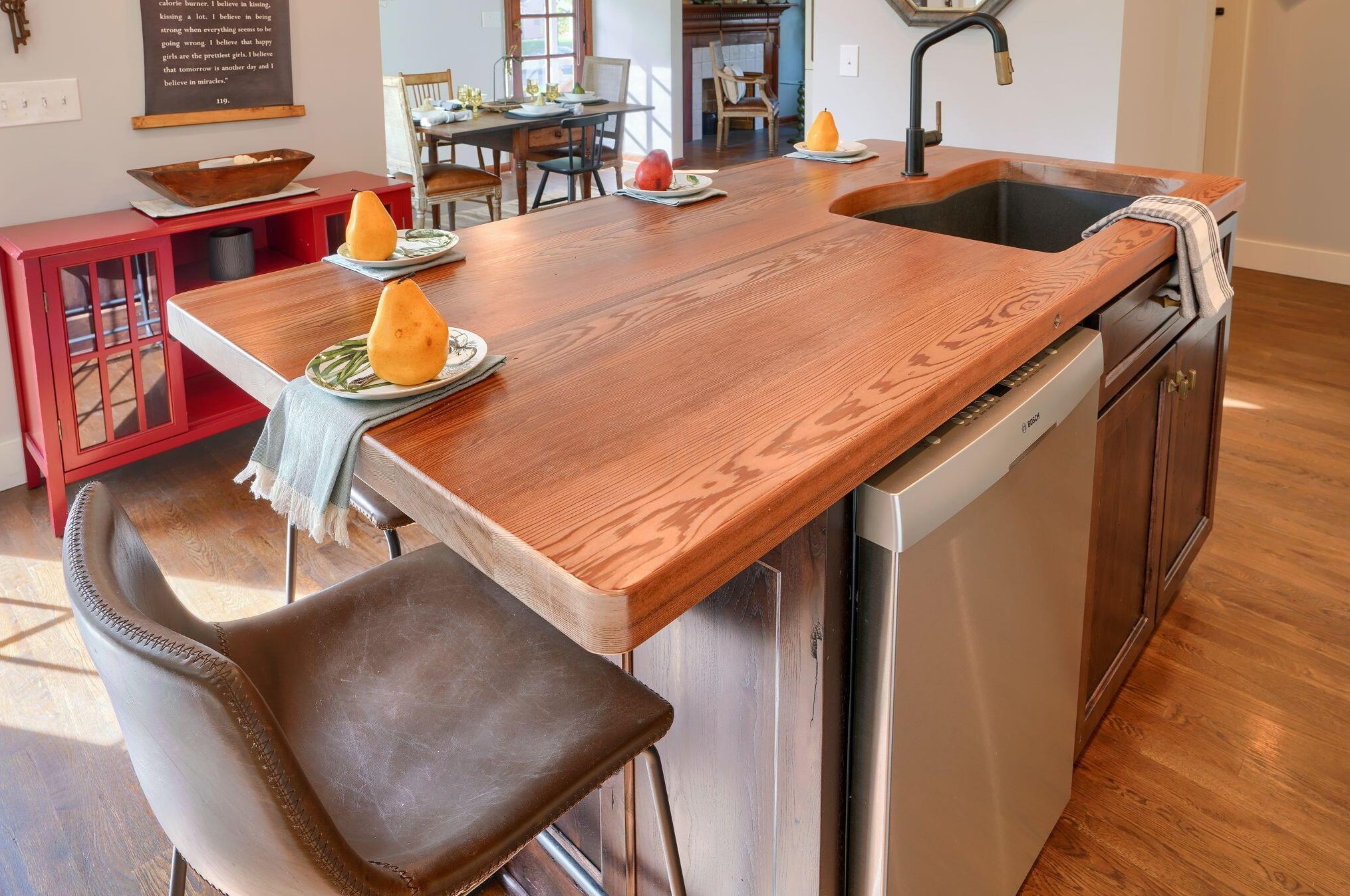 241 Gdn Rd, Columbus OH 43224-1010 exterior