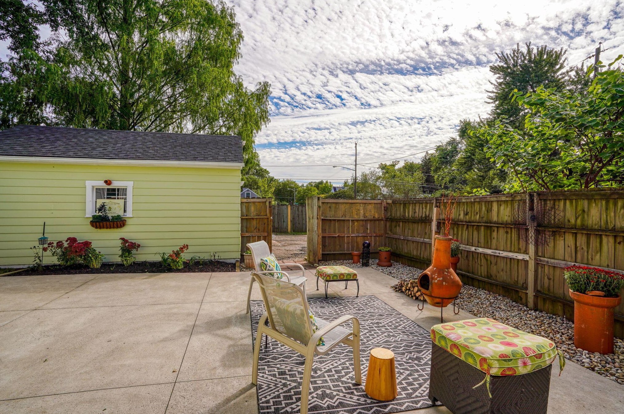 241 Gdn Rd, Columbus OH 43224-1010 exterior