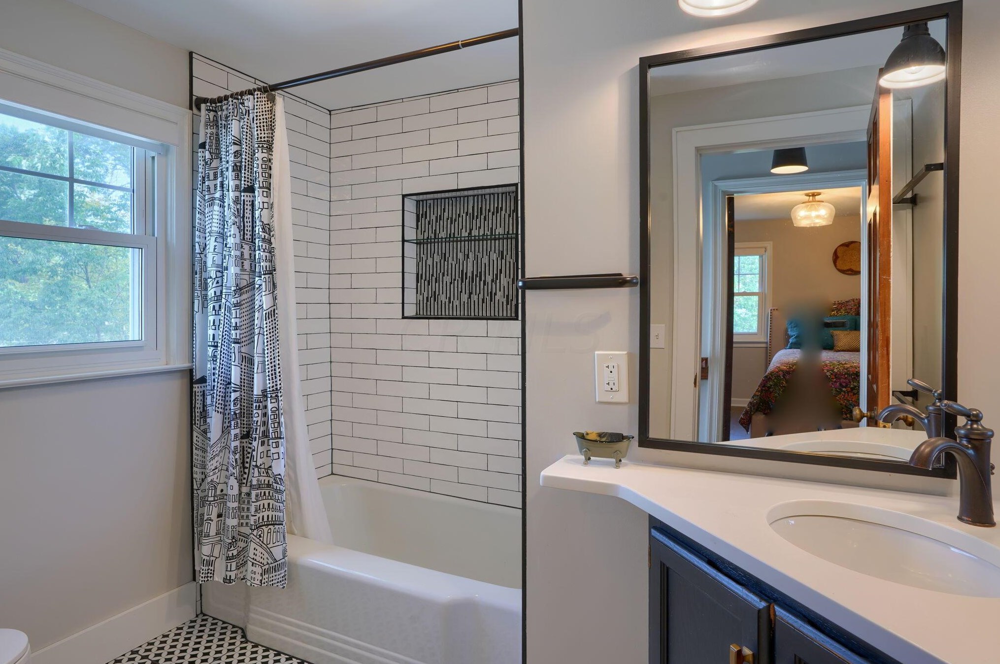 241 Gdn Rd, Columbus OH 43224-1010 exterior