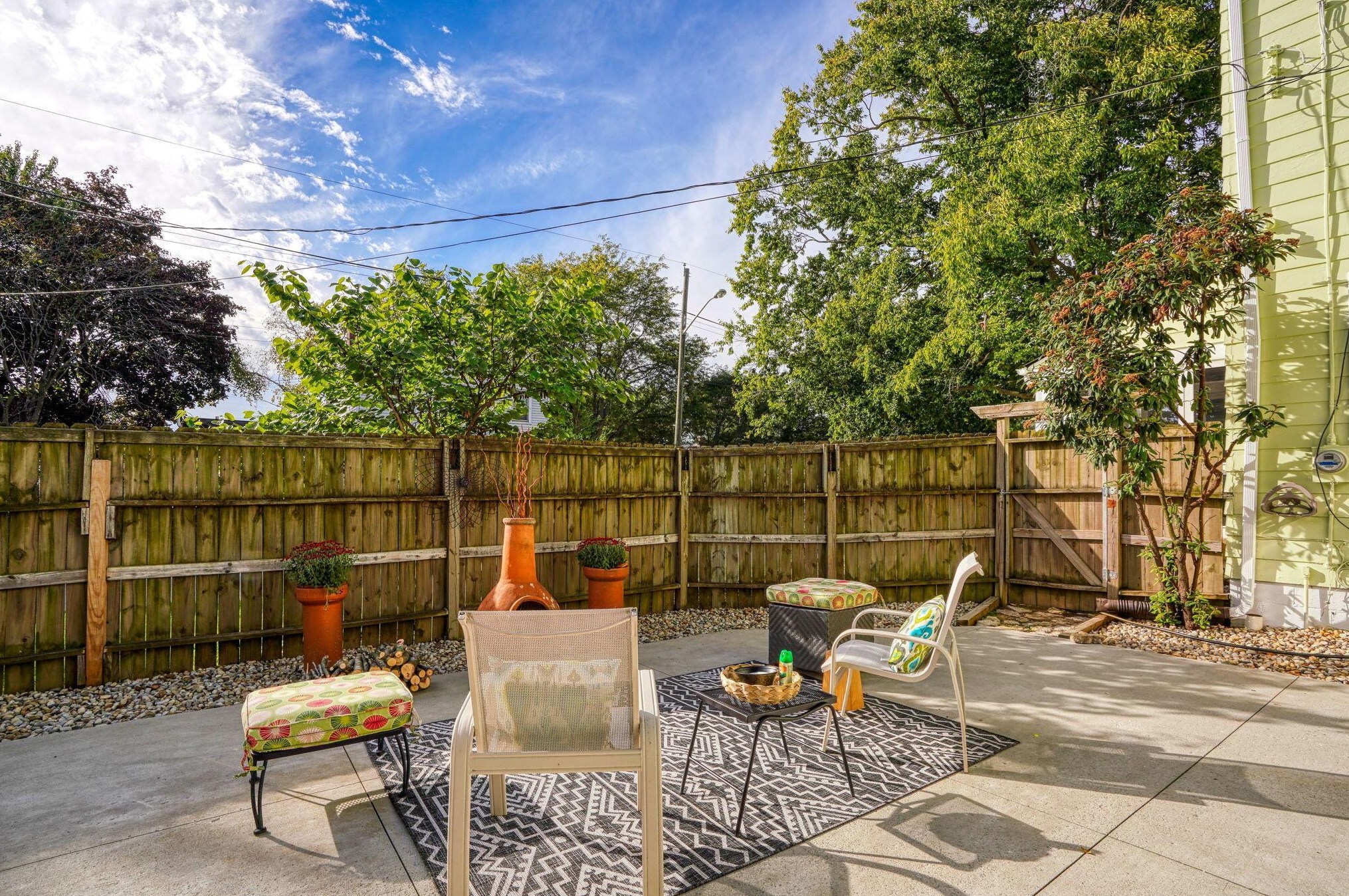 241 Gdn Rd, Columbus OH 43224-1010 exterior