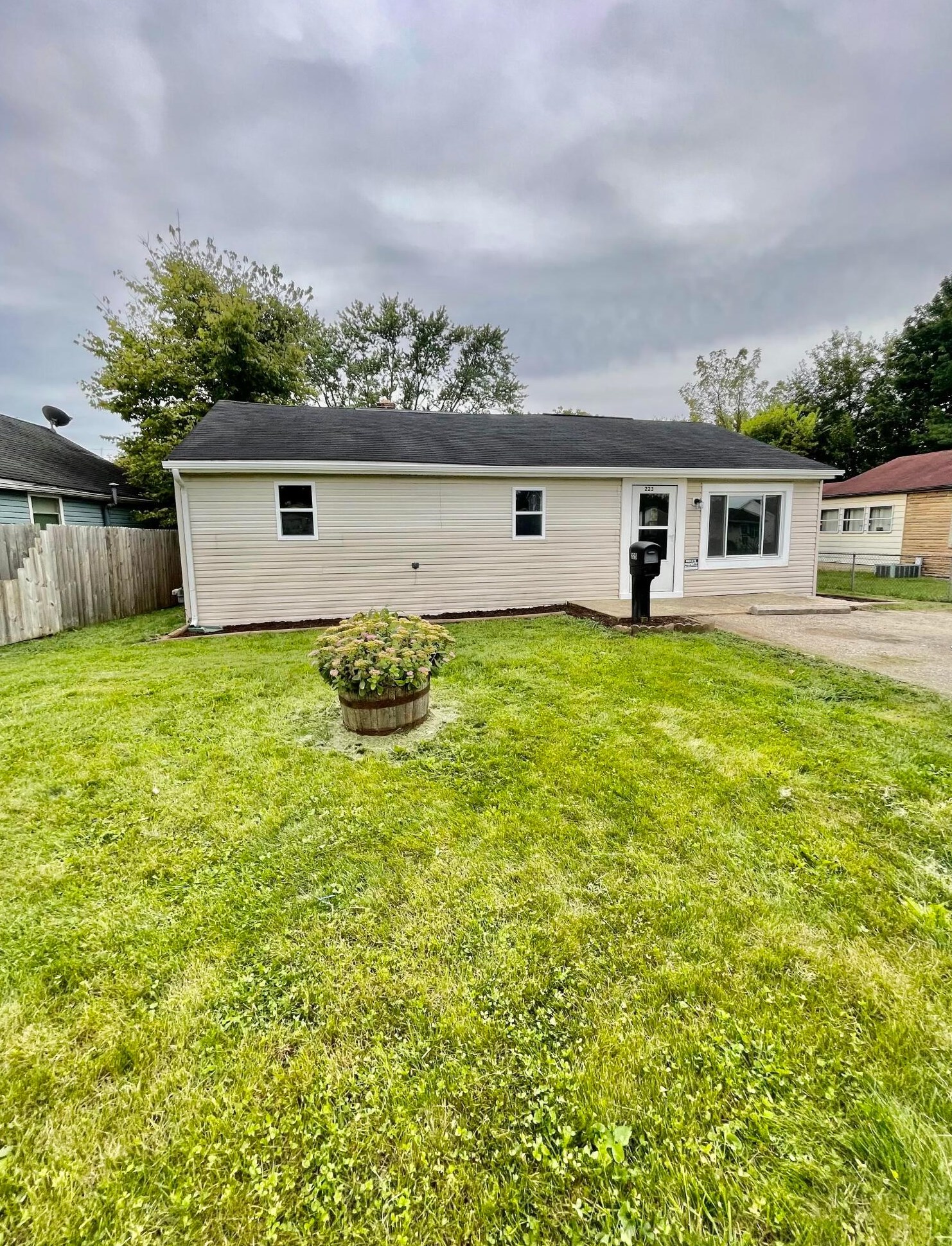 223 Southard Dr, Columbus OH  43207-2967 exterior