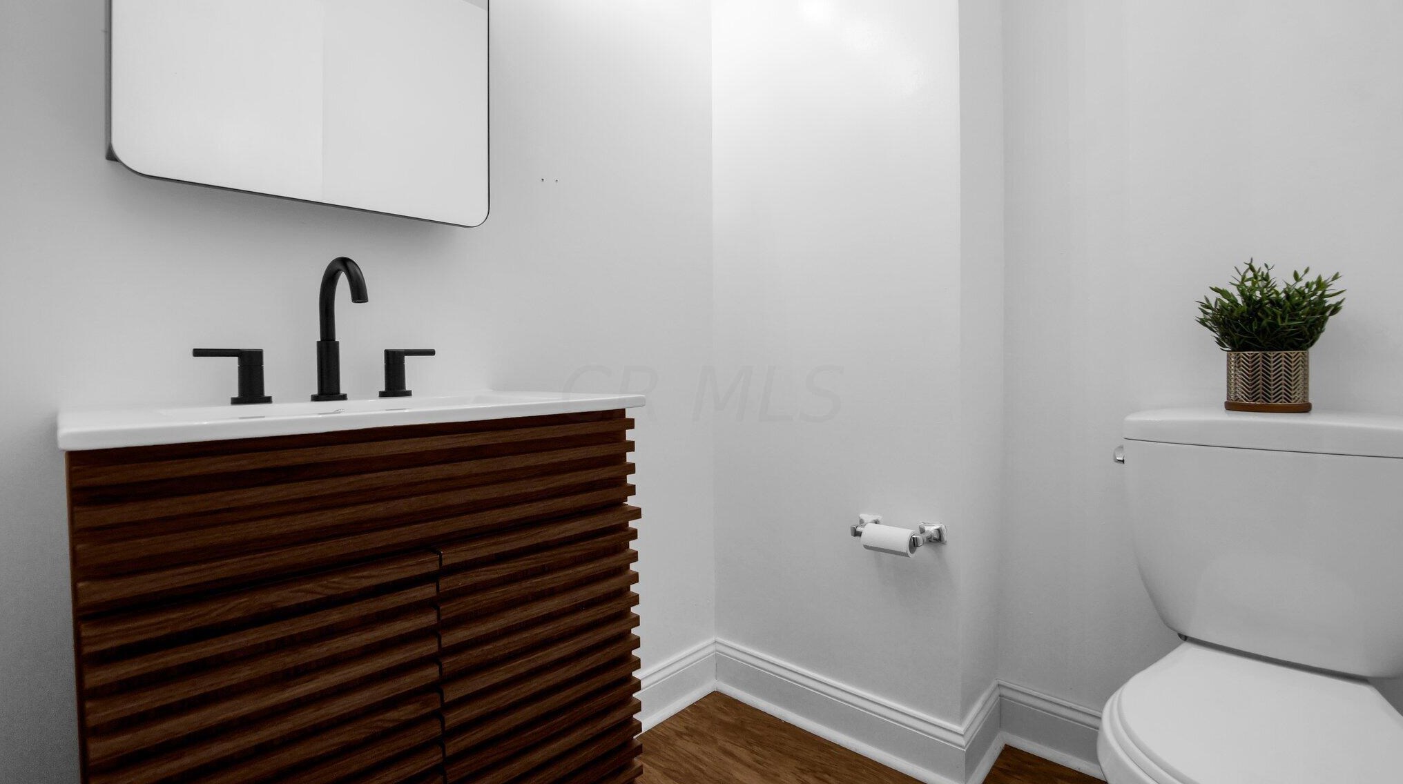 5611 Chowning Way, Columbus OH 43213-1479 exterior