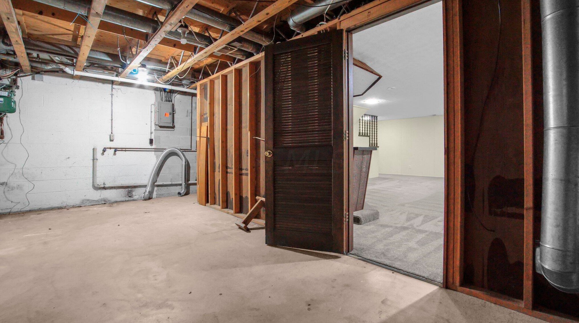 5611 Chowning Way, Columbus OH 43213-1479 exterior