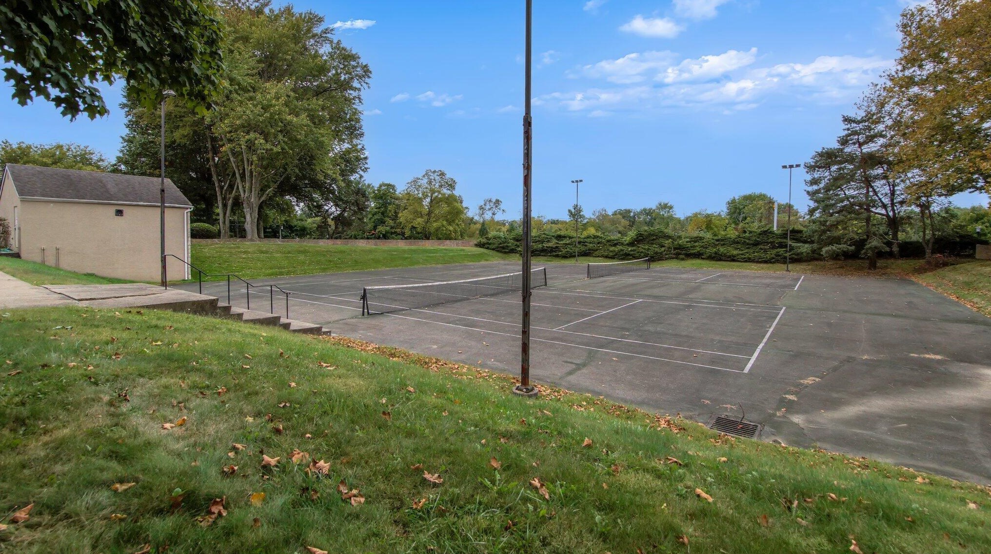 5611 Chowning Way, Columbus OH 43213-1479 exterior