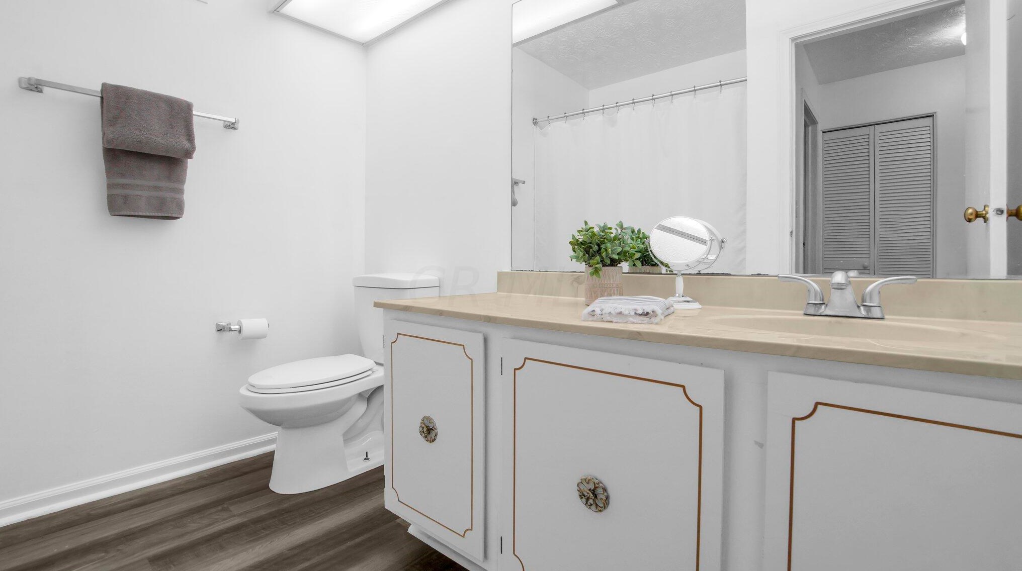 5611 Chowning Way, Columbus OH 43213-1479 exterior