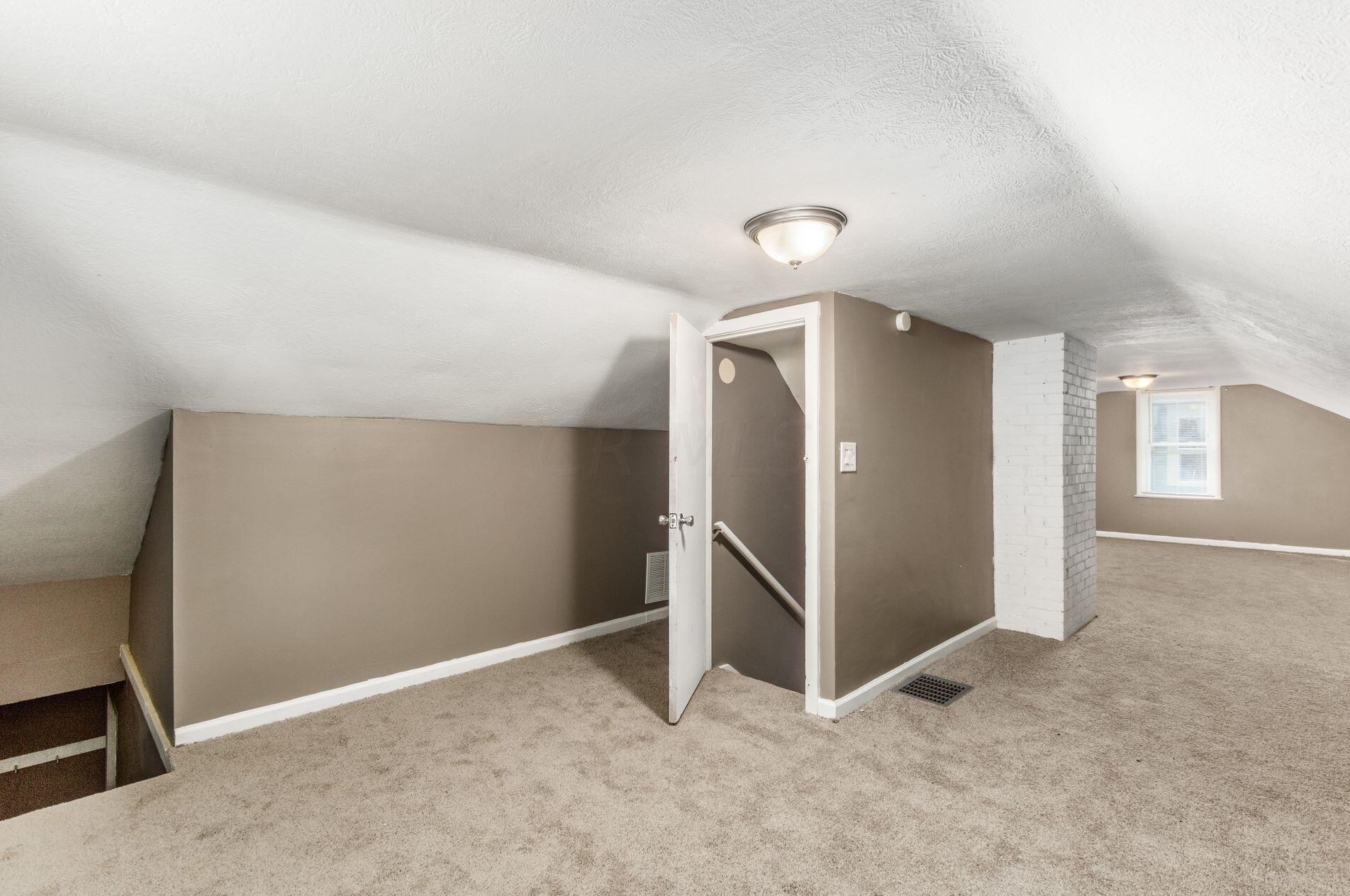 1519 Hudson St, Columbus OH 43202-2612 exterior