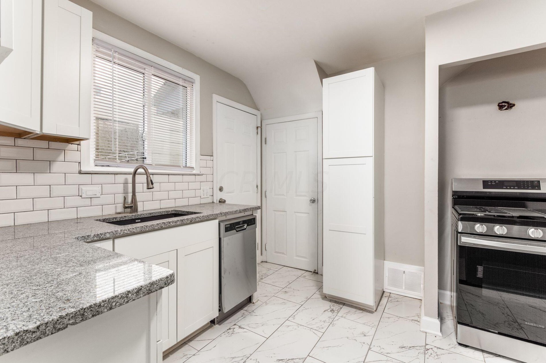 1519 Hudson St, Columbus OH 43202-2612 exterior