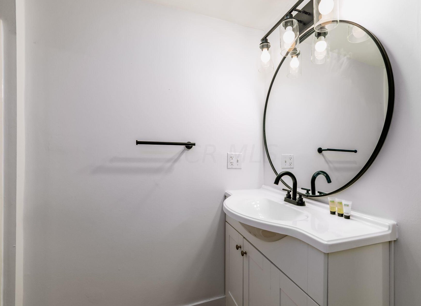 493 2nd Ave, Columbus OH  43201-3655 exterior