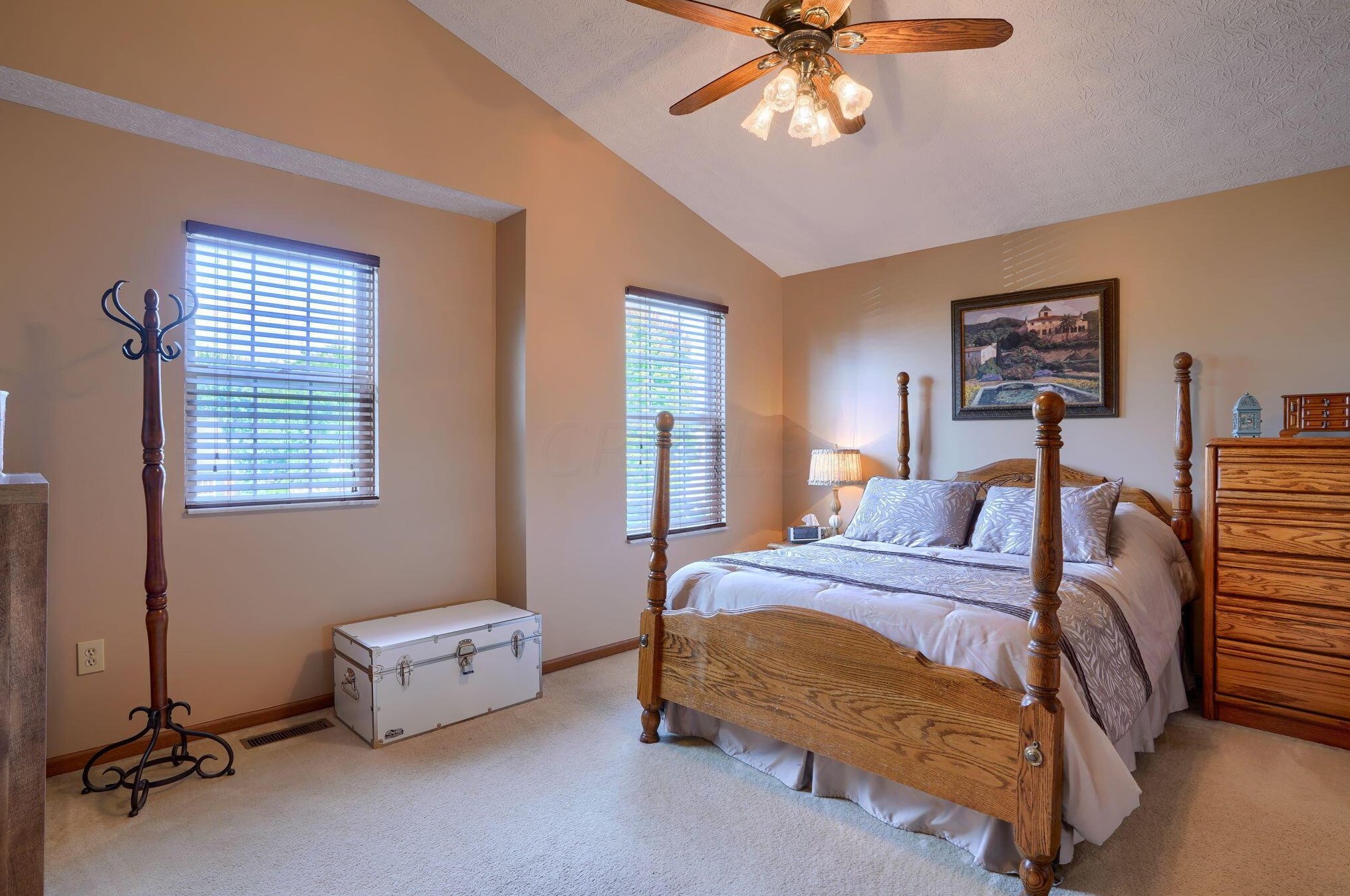 6437 Foxhill Dr, Cnl Wnchstr OH  43110-8767 exterior