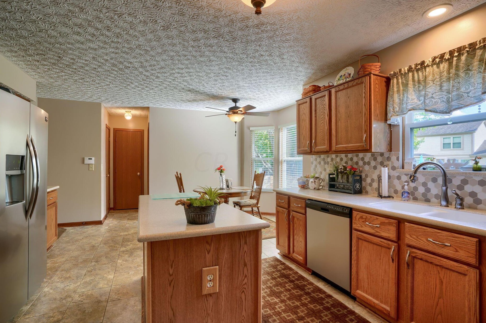 6437 Foxhill Dr, Cnl Wnchstr OH  43110-8767 exterior