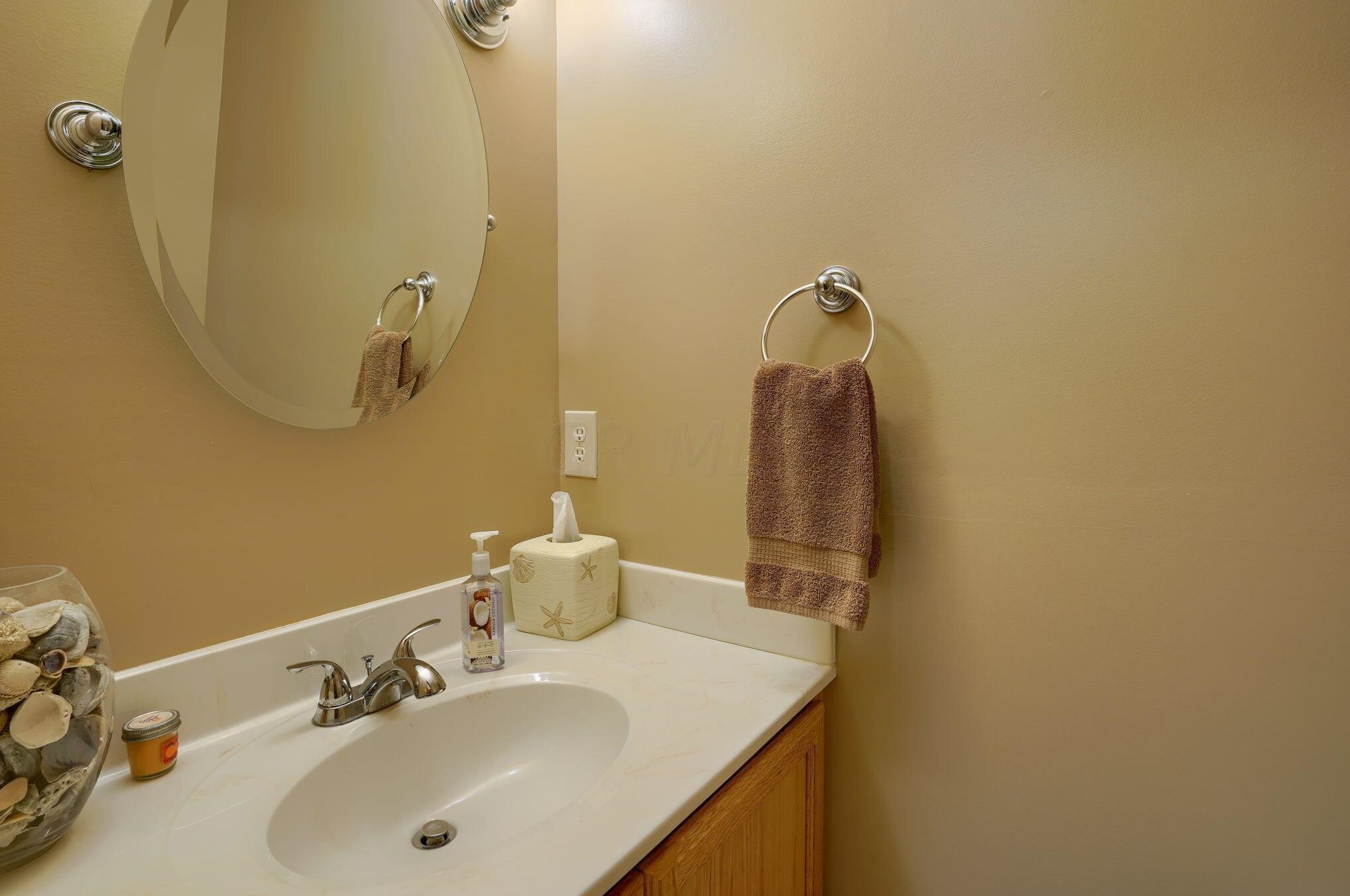 6437 Foxhill Dr, Cnl Wnchstr OH  43110-8767 exterior