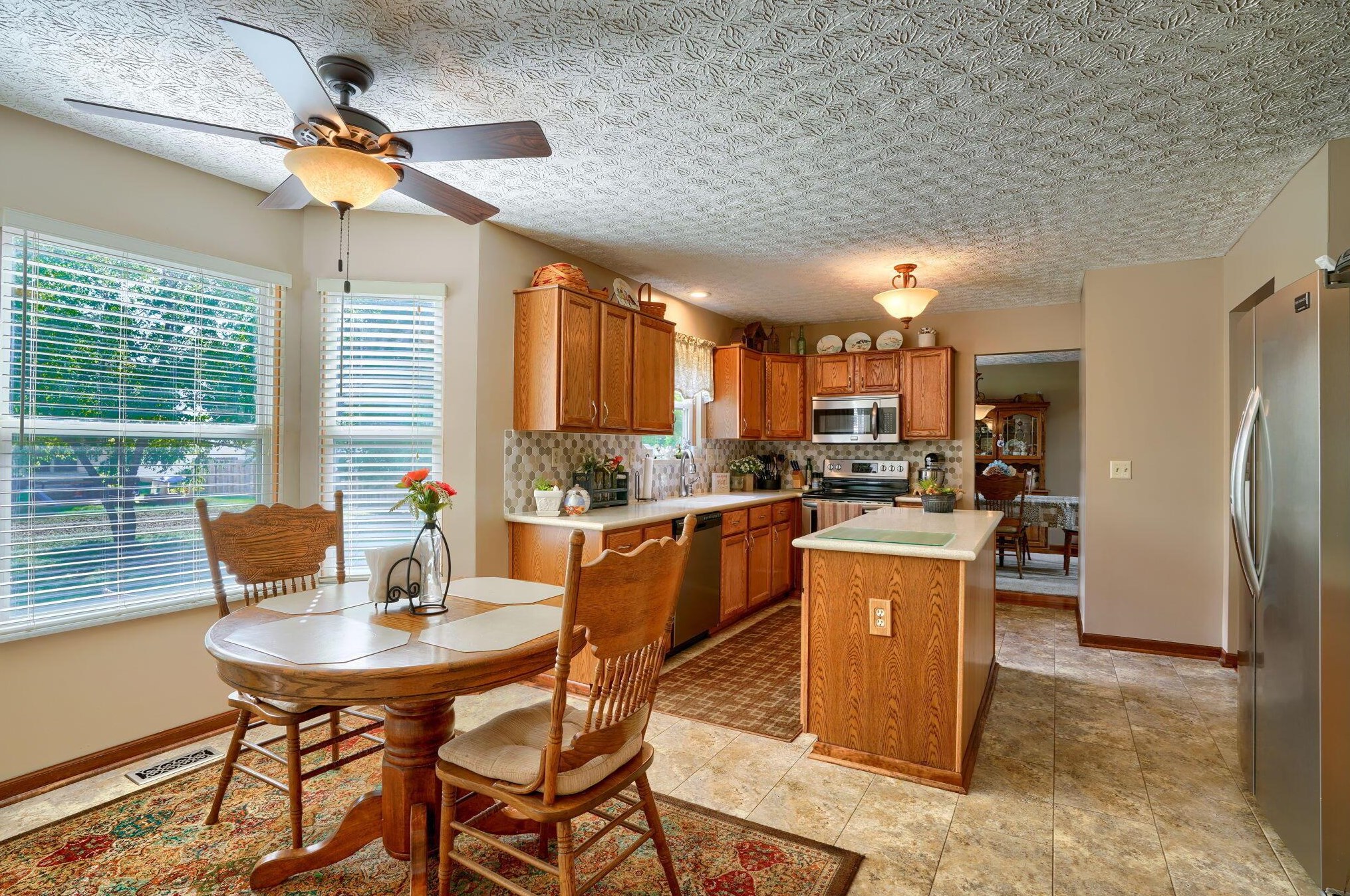 6437 Foxhill Dr, Cnl Wnchstr OH  43110-8767 exterior