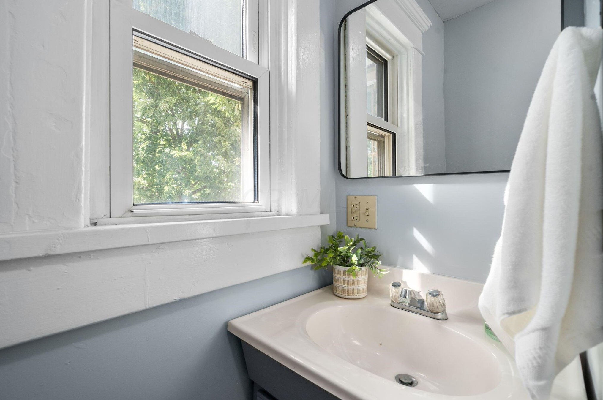 627 Wilson Ave, Columbus OH 43205-2825 exterior