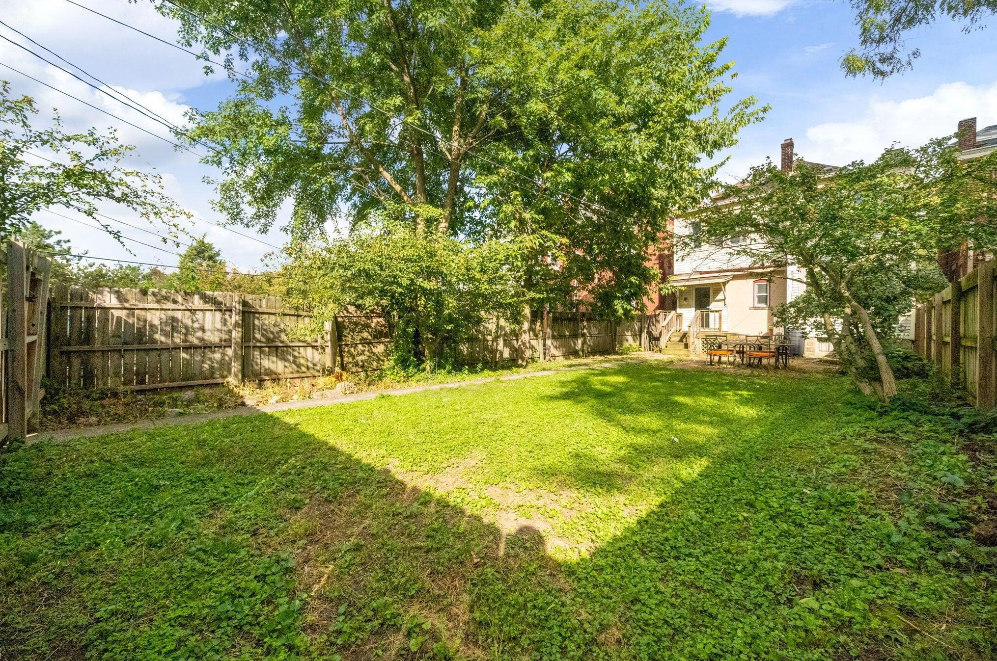 627 Wilson Ave, Columbus OH 43205-2825 exterior