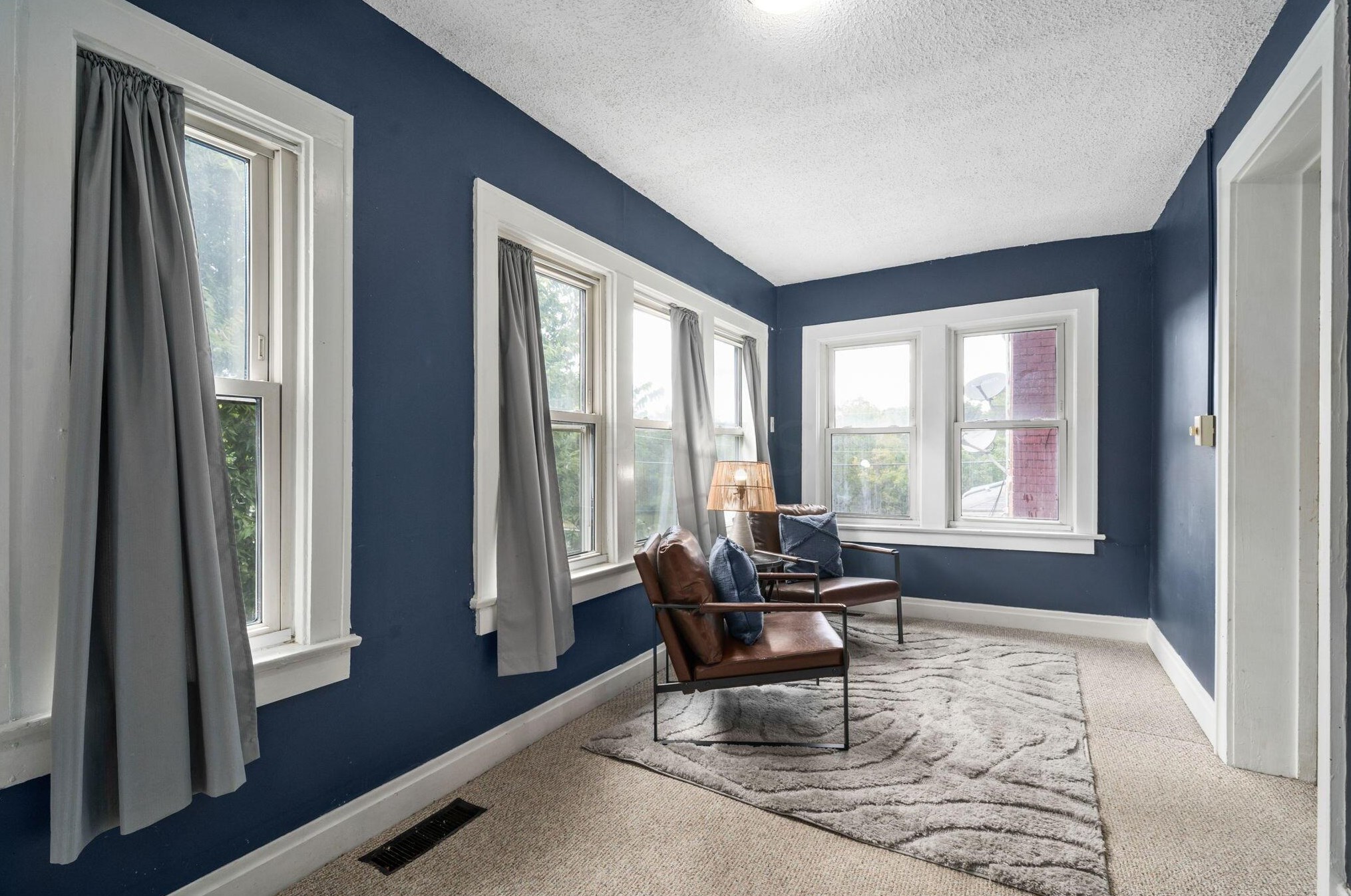 627 Wilson Ave, Columbus OH 43205-2825 exterior