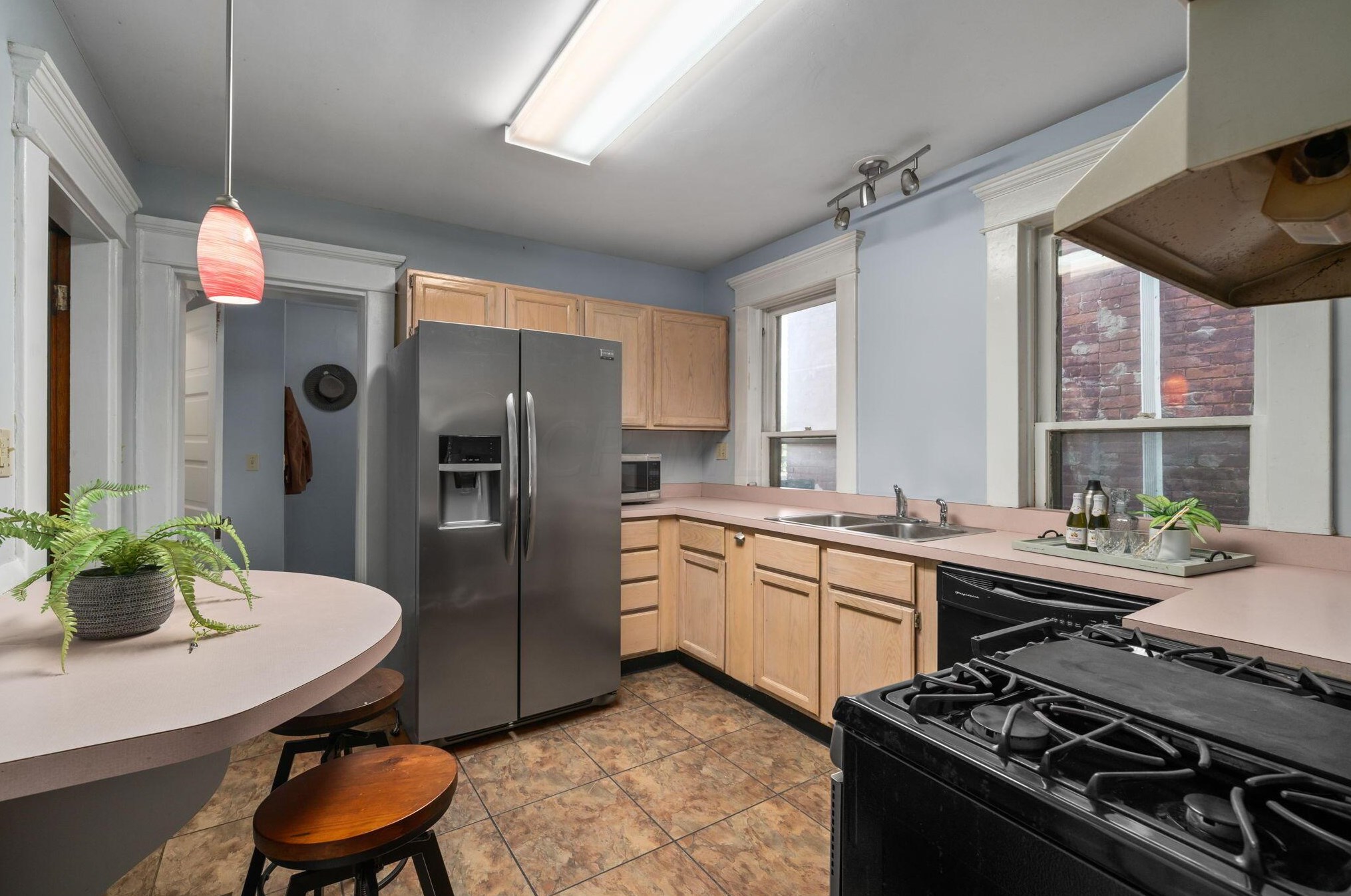 627 Wilson Ave, Columbus OH 43205-2825 exterior