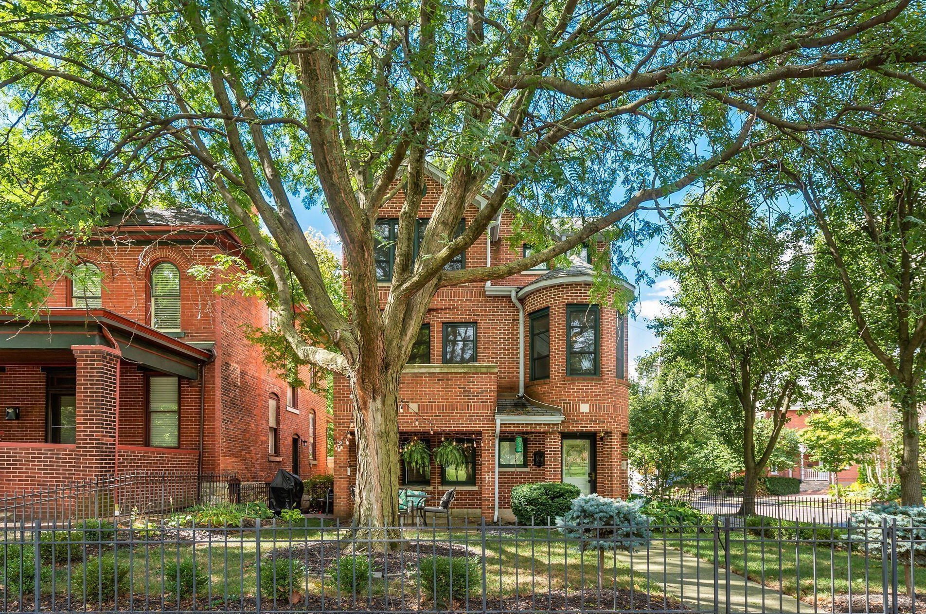 651 Dennison Ave, Columbus OH  43215-1605 exterior