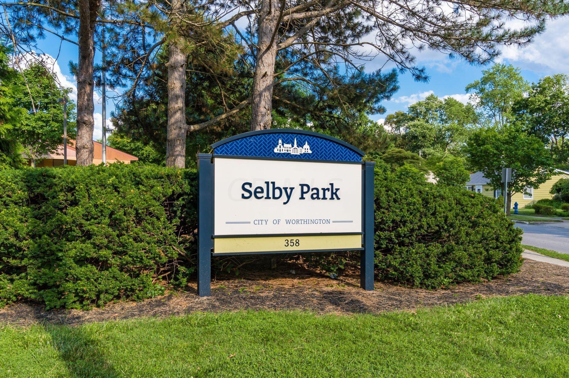 448 Chase Rd, Columbus OH 43214-1104 exterior