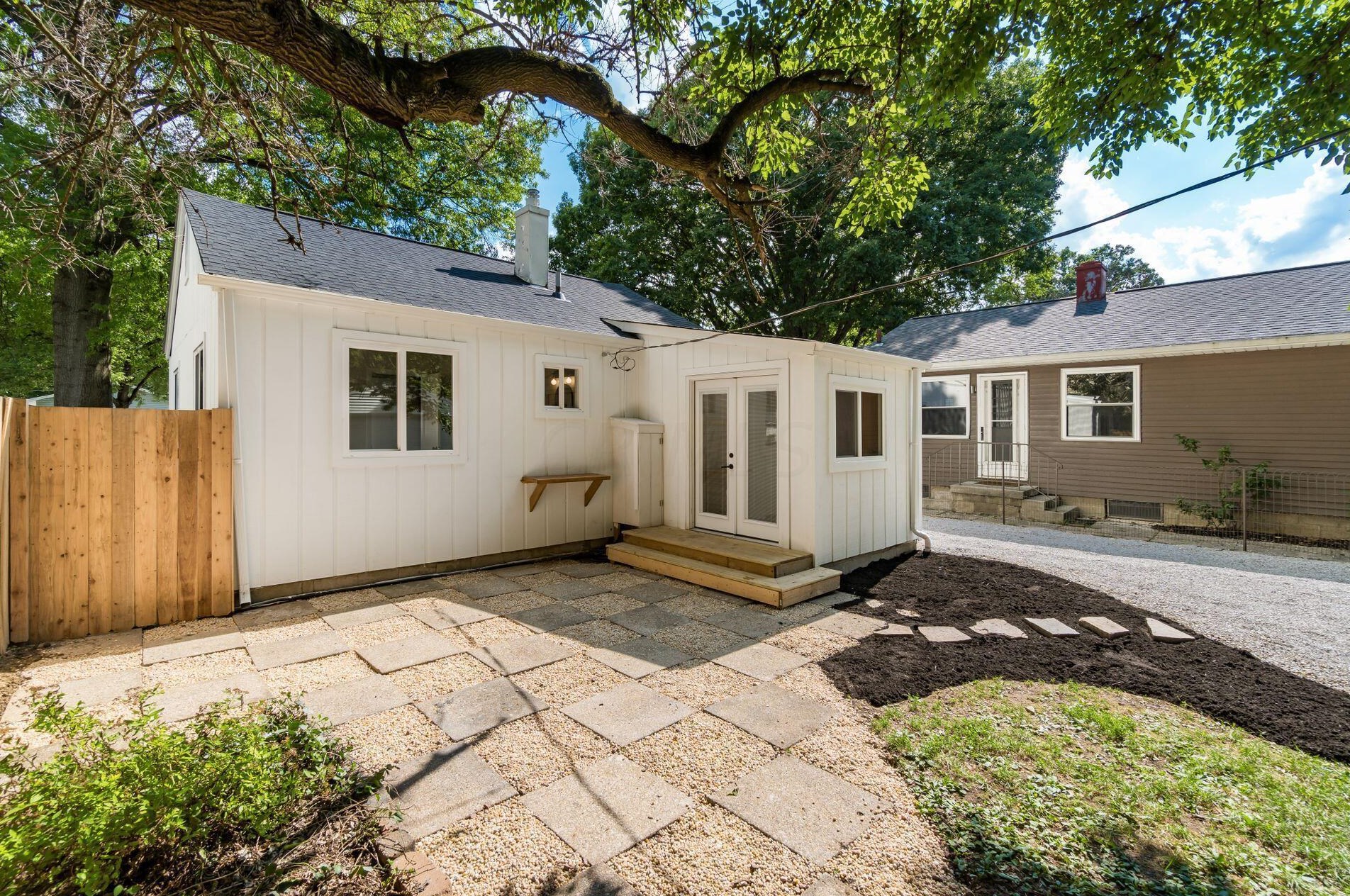 448 Chase Rd, Columbus OH 43214-1104 exterior