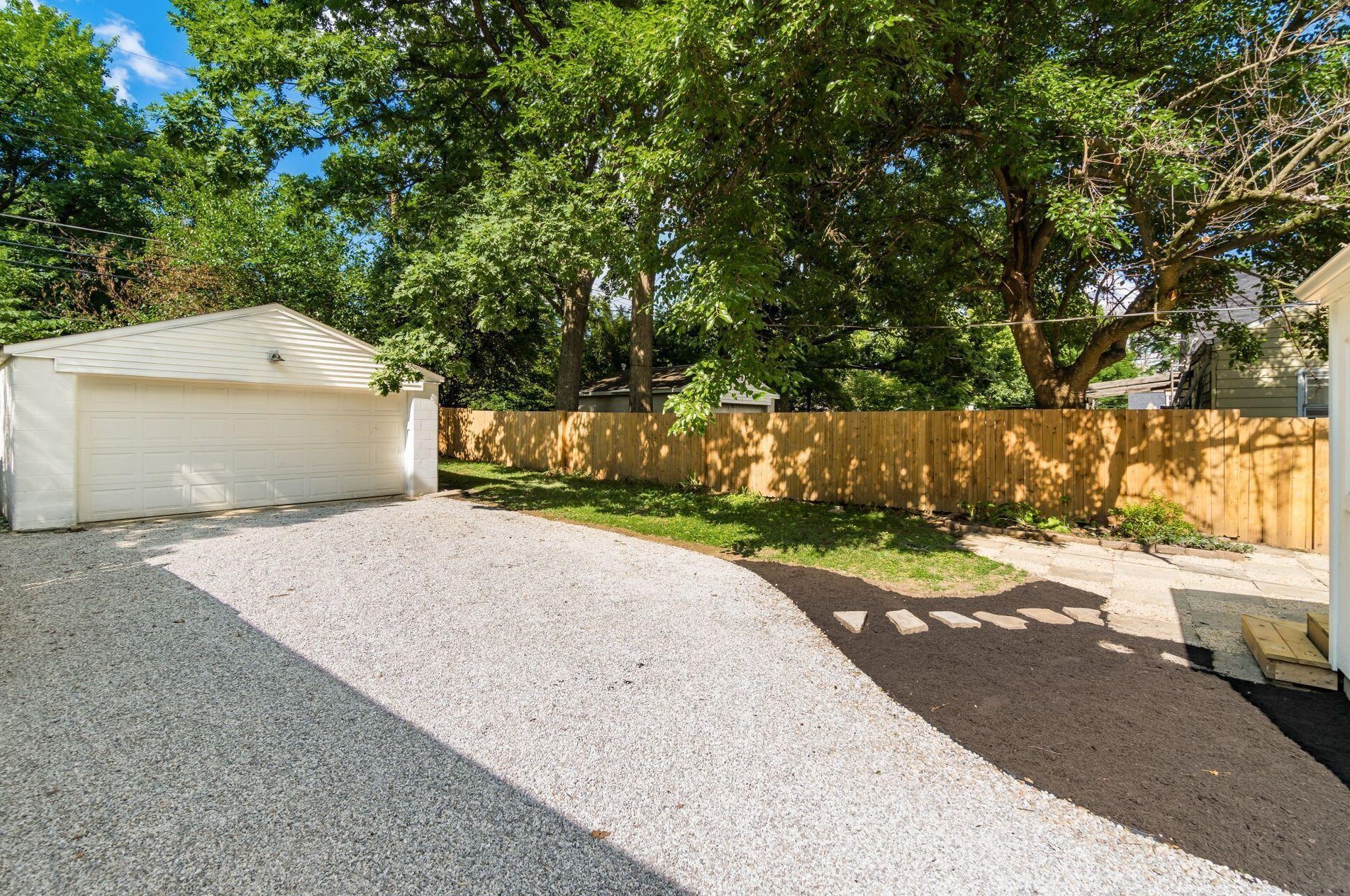 448 Chase Rd, Columbus OH 43214-1104 exterior