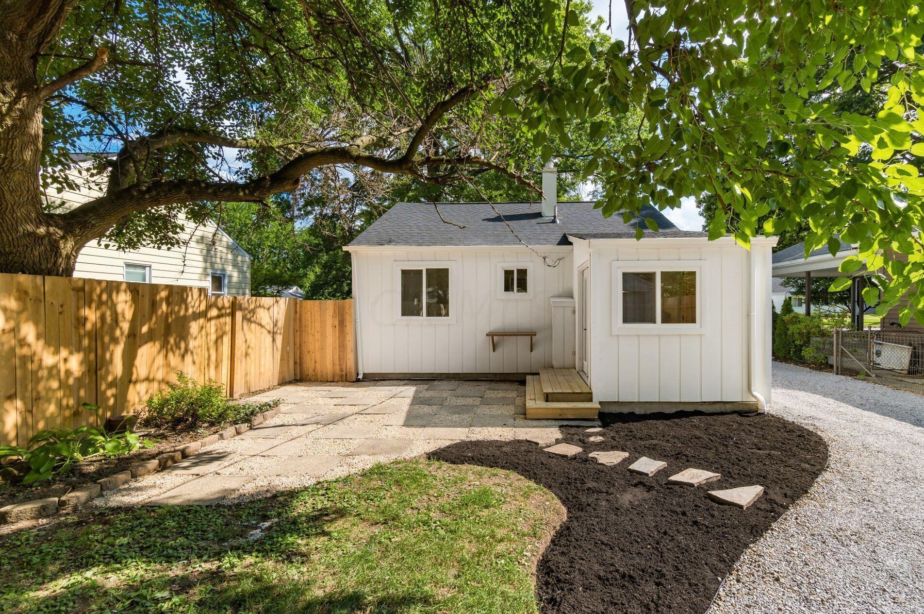 448 Chase Rd, Columbus OH 43214-1104 exterior