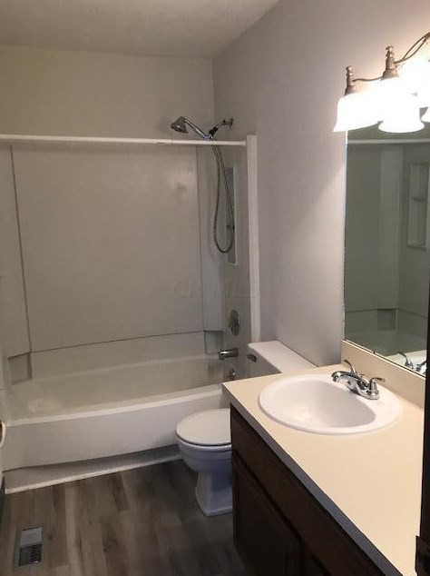 1329 Clement Dr, Columbus OH 43085-1550 exterior