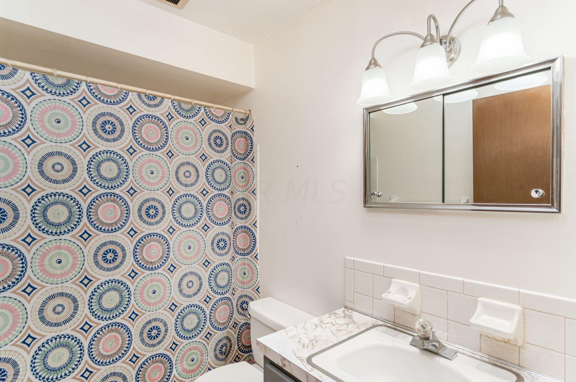 321 Briarwood Dr, Columbus OH 43213-2056 exterior