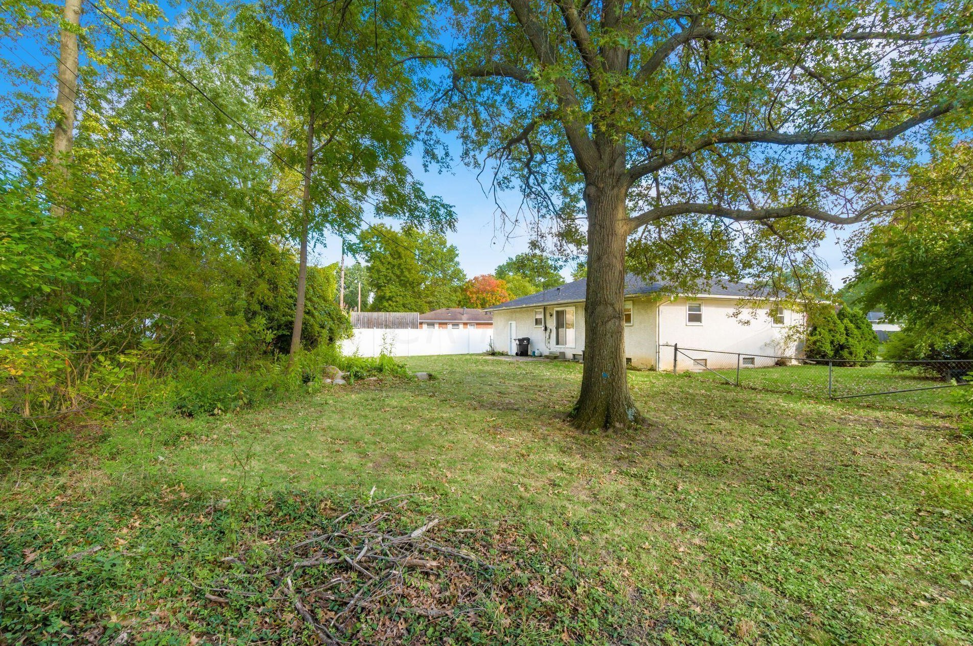 321 Briarwood Dr, Columbus OH 43213-2056 exterior